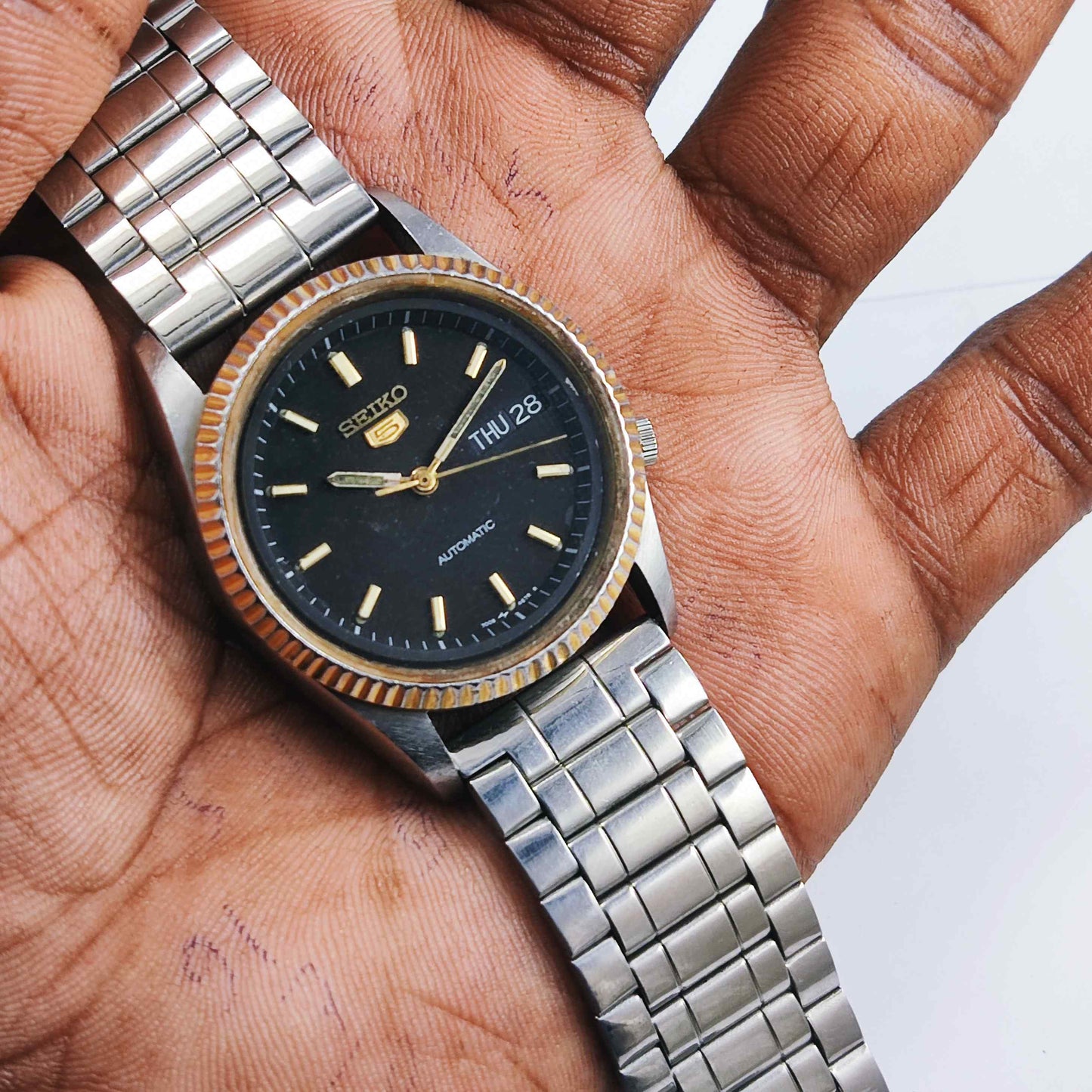 Seiko 5 Automatic-7009A Black Dial 17 Jewels Golden Bezel Day Date Men's Wrist Watch Discover-Diamonds