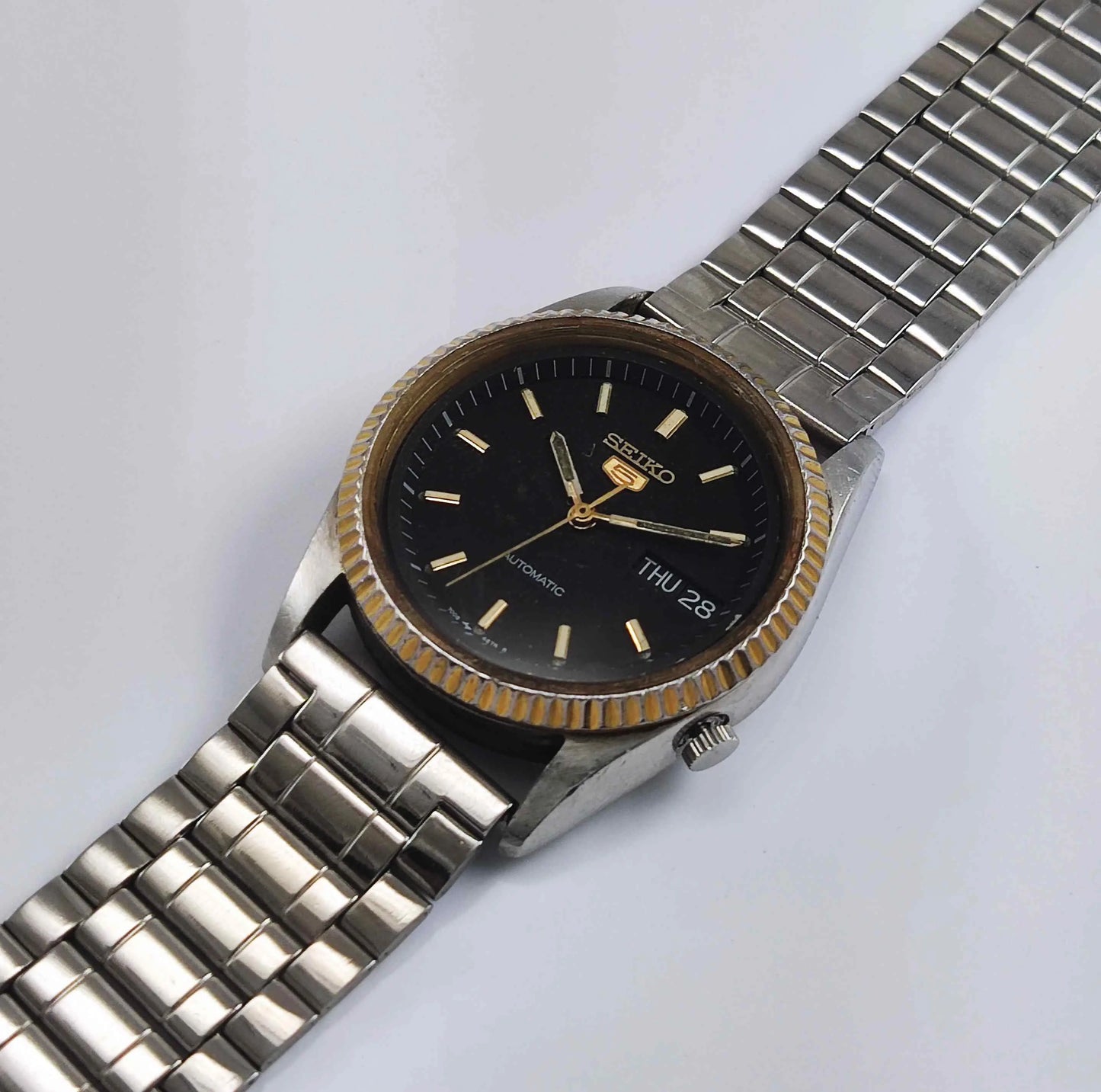 Seiko 5 Automatic-7009A Black Dial 17 Jewels Golden Bezel Day Date Men's Wrist Watch Discover-Diamonds