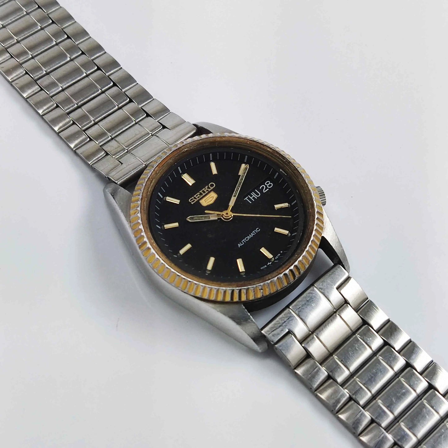Seiko 5 Automatic-7009A Black Dial 17 Jewels Golden Bezel Day Date Men's Wrist Watch Discover-Diamonds