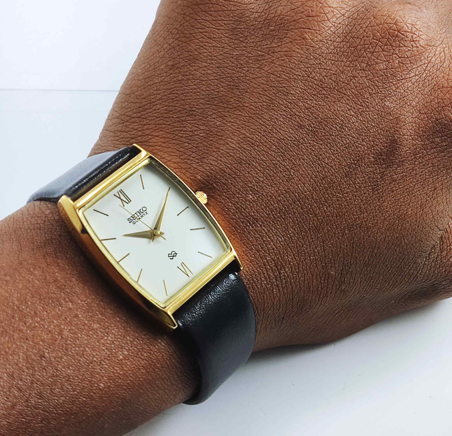 Seiko Quartz MIYOTA Off White Dial Golden Case Men's Watch Discover-Diamonds