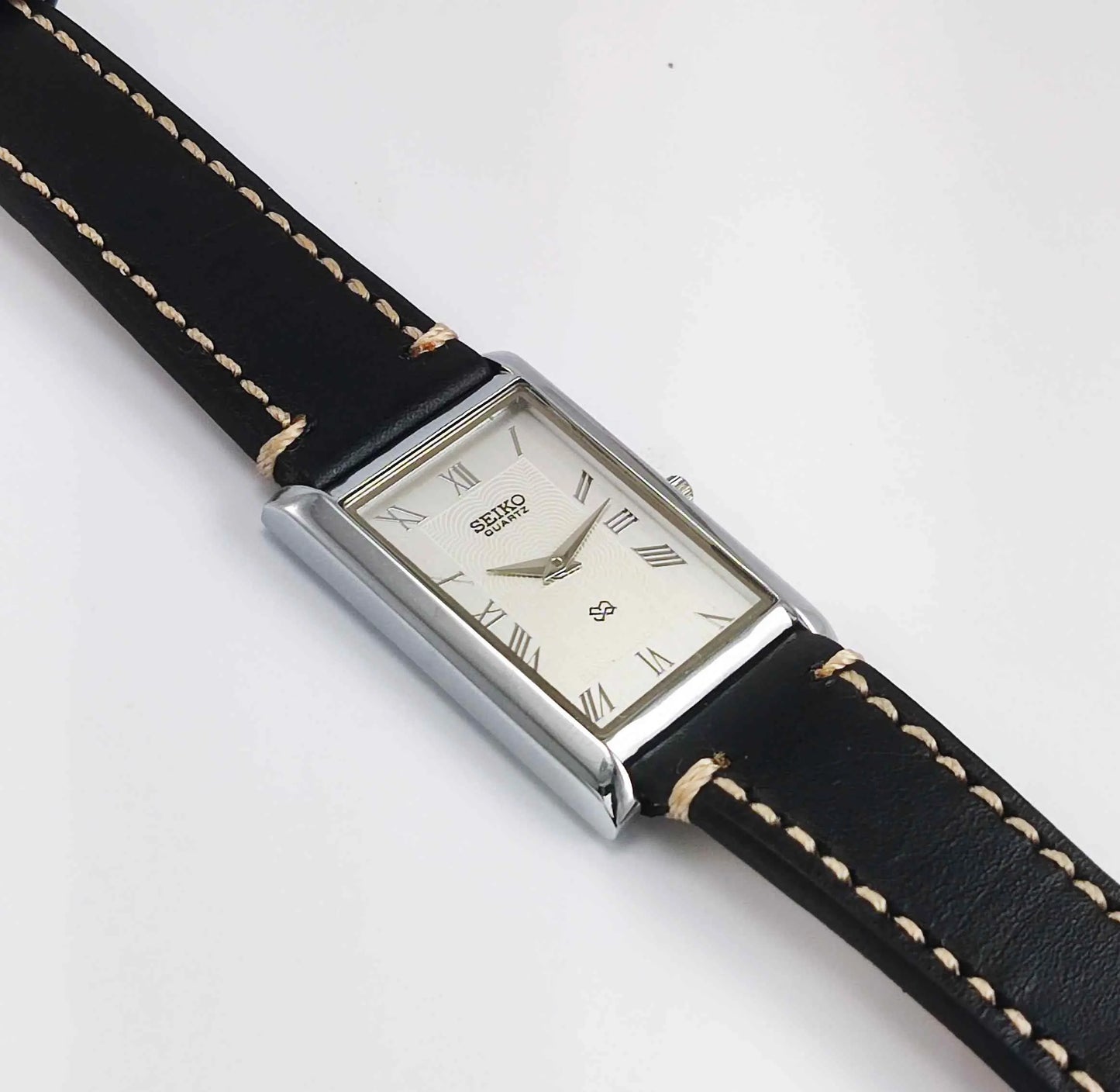 Seiko Quartz MIYOTA Silver Dial Silver Case Men's Watch Discover-Diamonds