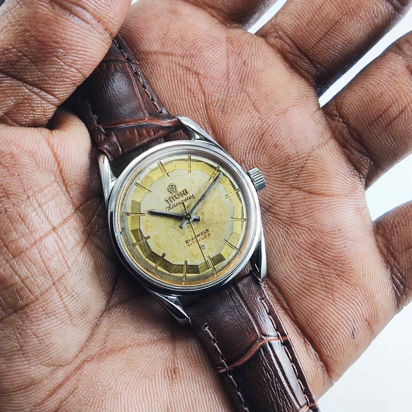 Titoni Airmaster 21 Jewels Titoflex Golden Dial Watch Discover-Diamonds
