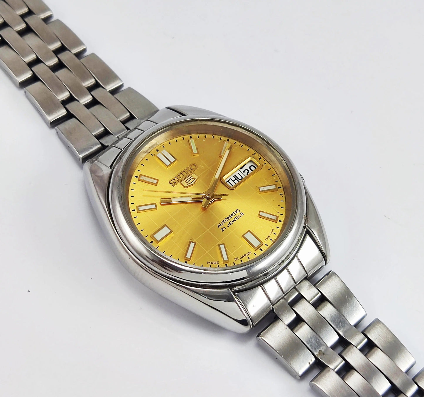 Seiko 5 Mechanical Automatic-7S26B Analog 21 Jewels Day Date Golden Dial Men's Wrist Watch - Discover-Diamonds