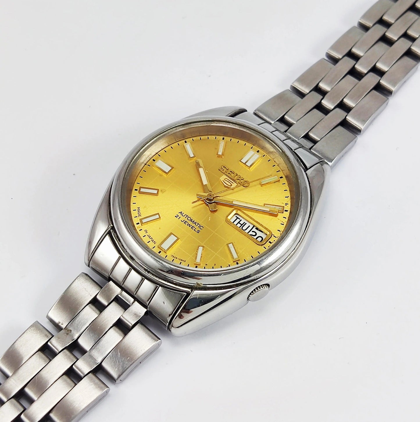 Seiko 5 Mechanical Automatic-7S26B Analog 21 Jewels Day Date Golden Dial Men's Wrist Watch - Discover-Diamonds