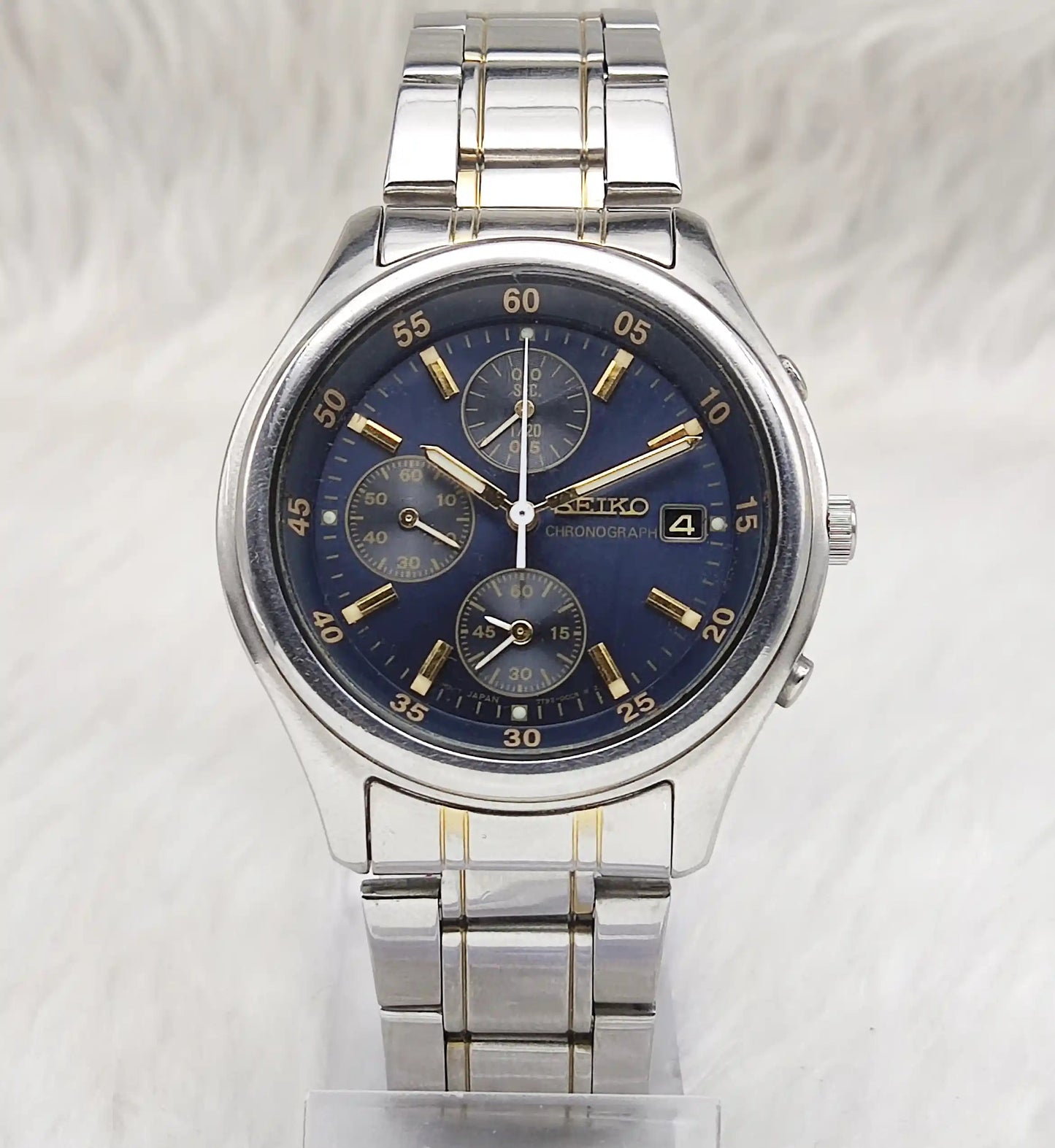 Seiko Chronograph Limited Edition Dark Blue Dial Date Function Discover-Diamonds Physical