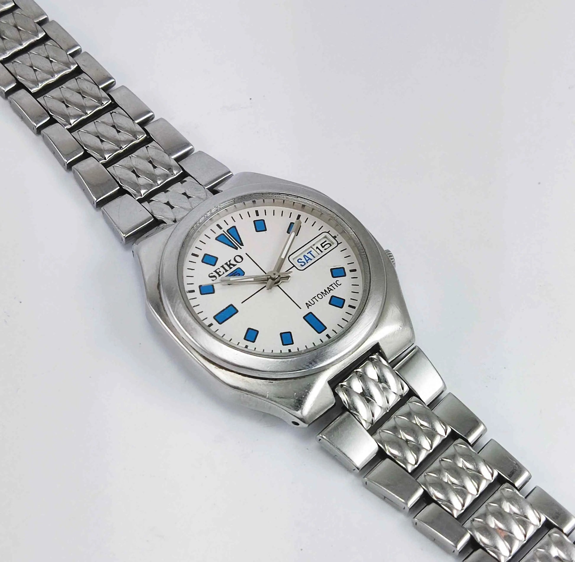 Seiko 5 Automatic-7S26A Pearl Dial 21 Jewels Transparent Back Day Date Men's Mechanical Watch Discover-Diamonds