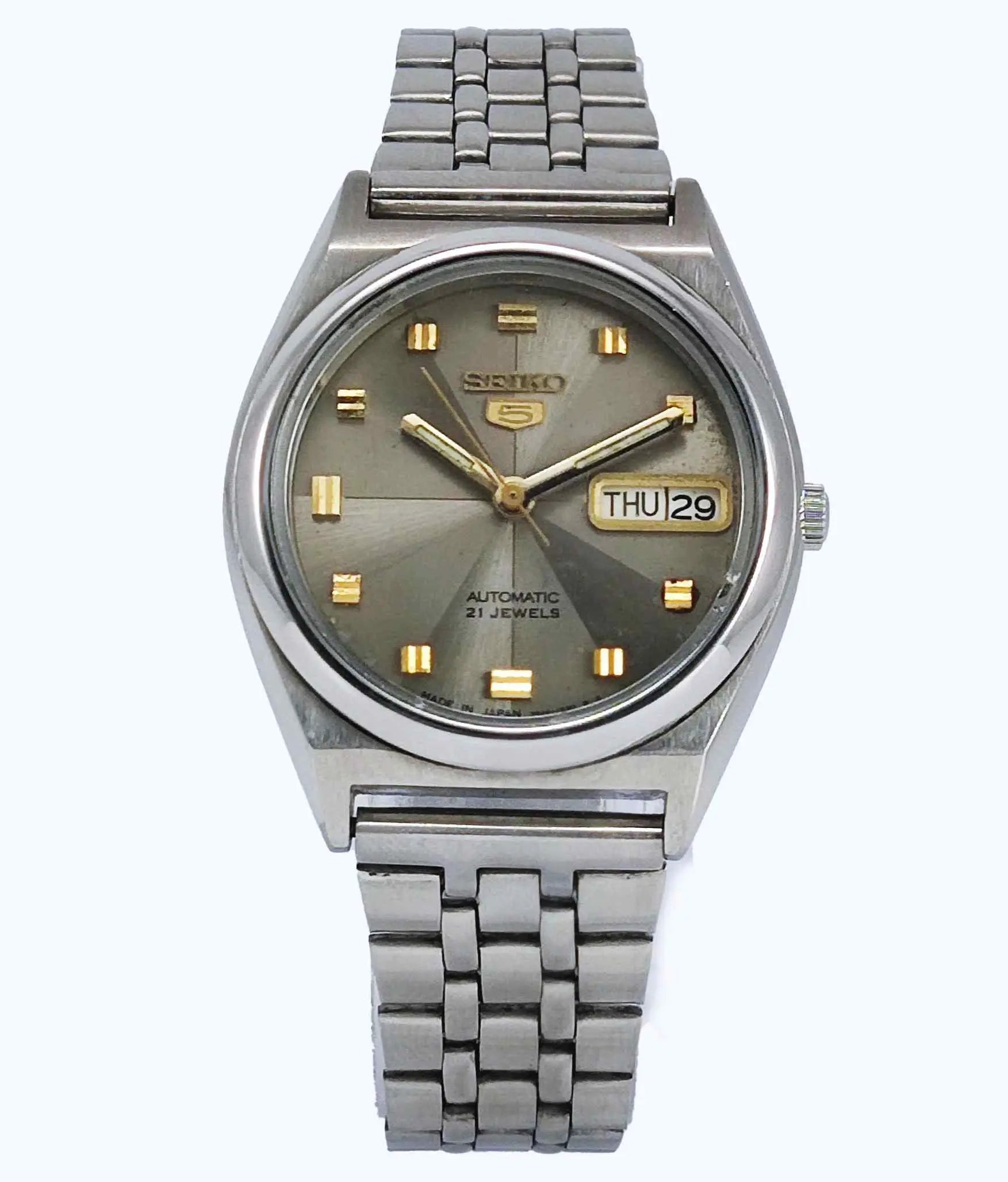 Seiko 5 Automatic-7S26A Silver Dial 21  Jewels Day Date Men's Mechanical Watch Discover-Diamonds