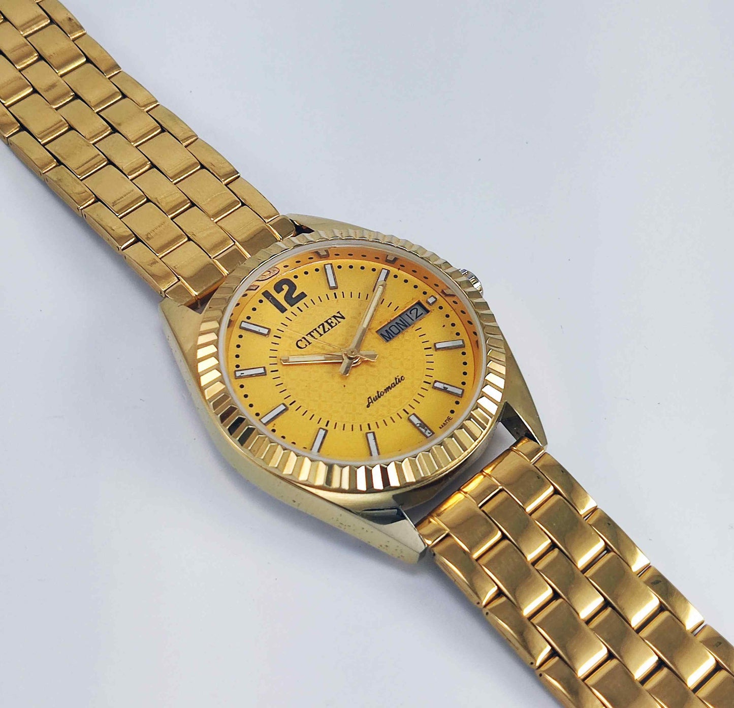 Citizen Automatic 8200A Sun Yellow Dial 21 Jewels Day Date Men's Mechanical Watch Discover-Diamonds