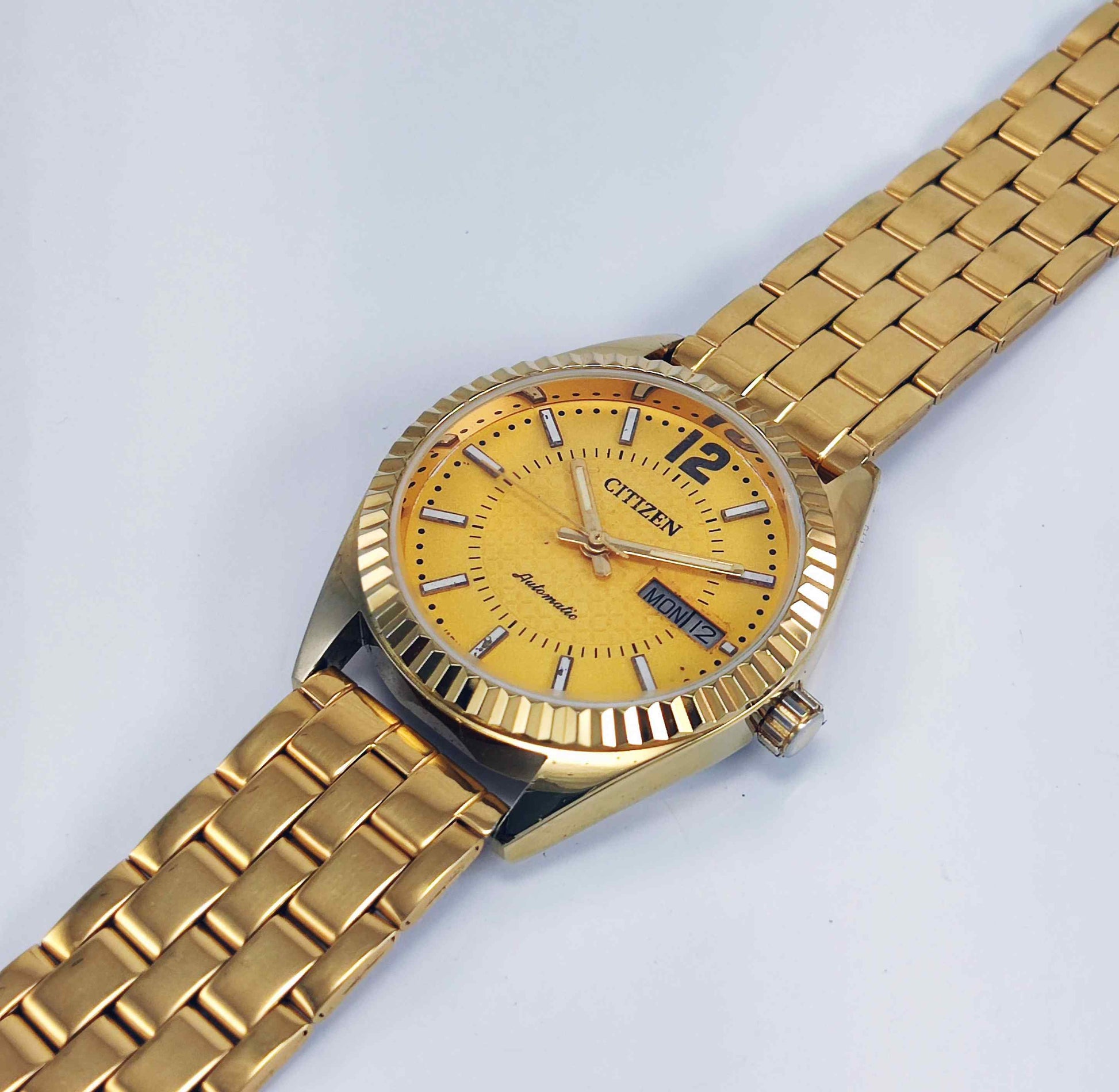 Citizen Automatic 8200A Sun Yellow Dial 21 Jewels Day Date Men's Mechanical Watch Discover-Diamonds