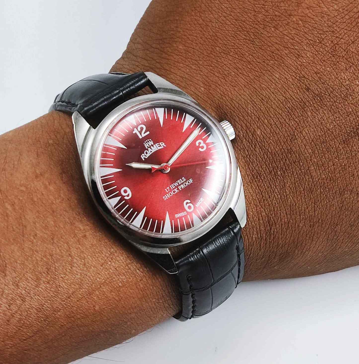 Roamer 17 Jewels Shock Proof Mechanical Handwinding Red Dial Watch Discover-Diamonds