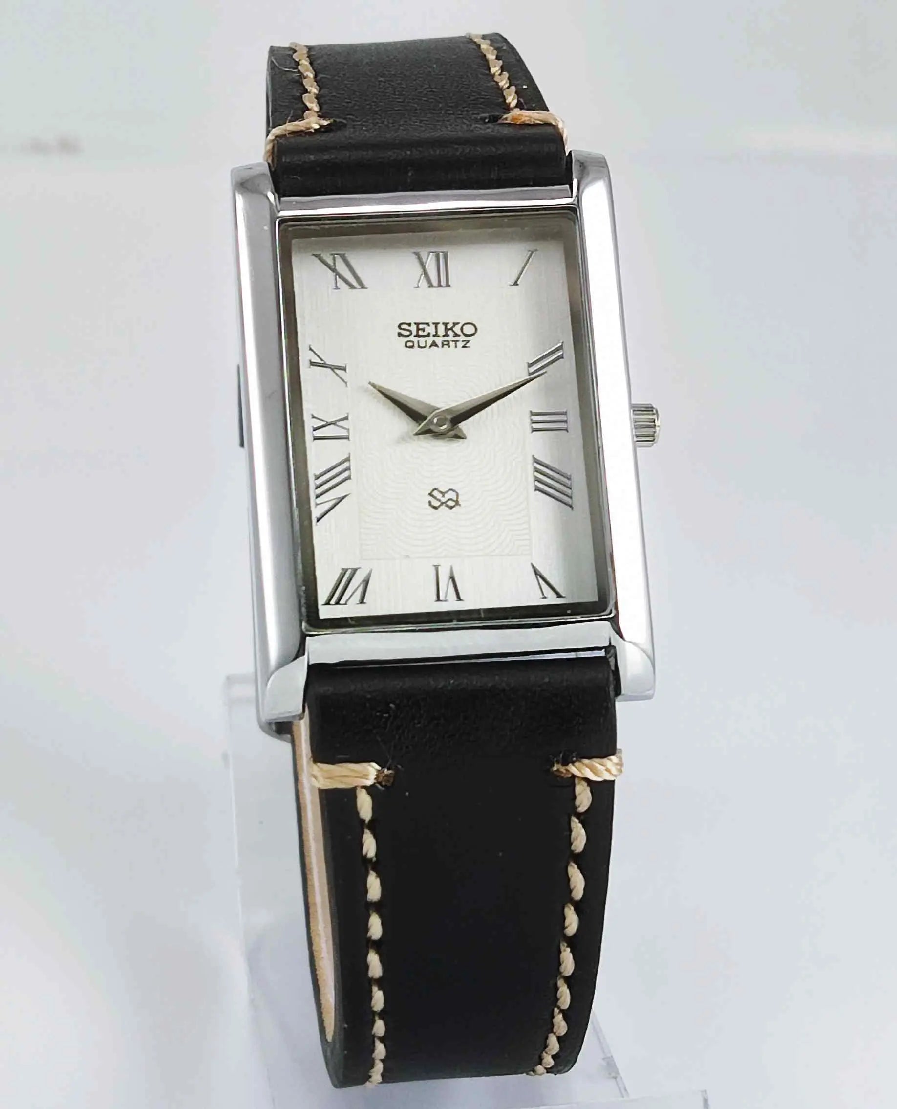 Seiko Quartz MIYOTA Silver Dial Silver Case Men's Watch Discover-Diamonds