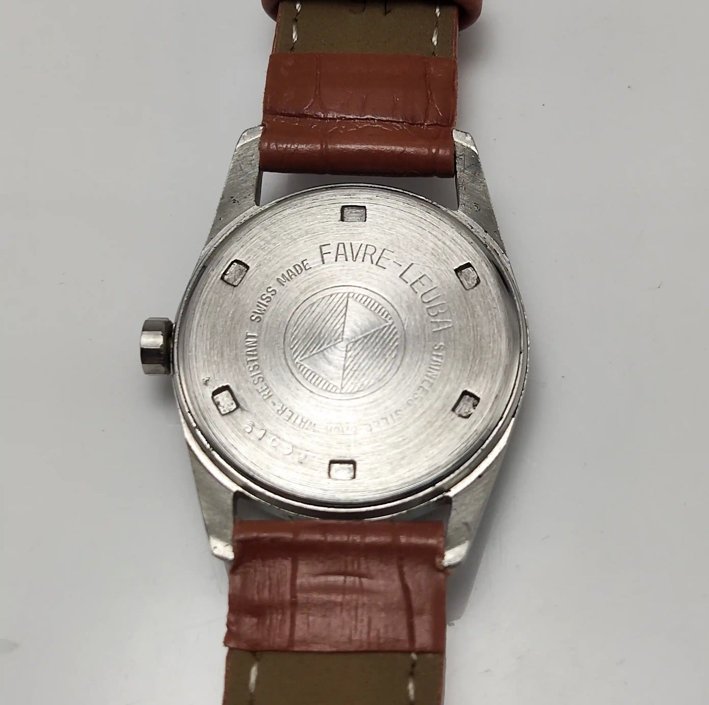 Favre Leuba Geneva Seaking Red Dial 17 Jewels English Numerals Indices