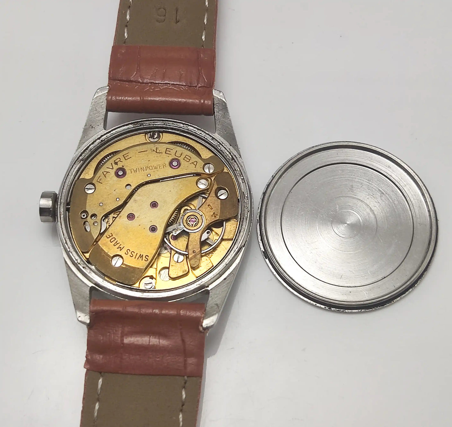 Favre Leuba Geneva Seaking Red Dial 17 Jewels English Numerals Indices