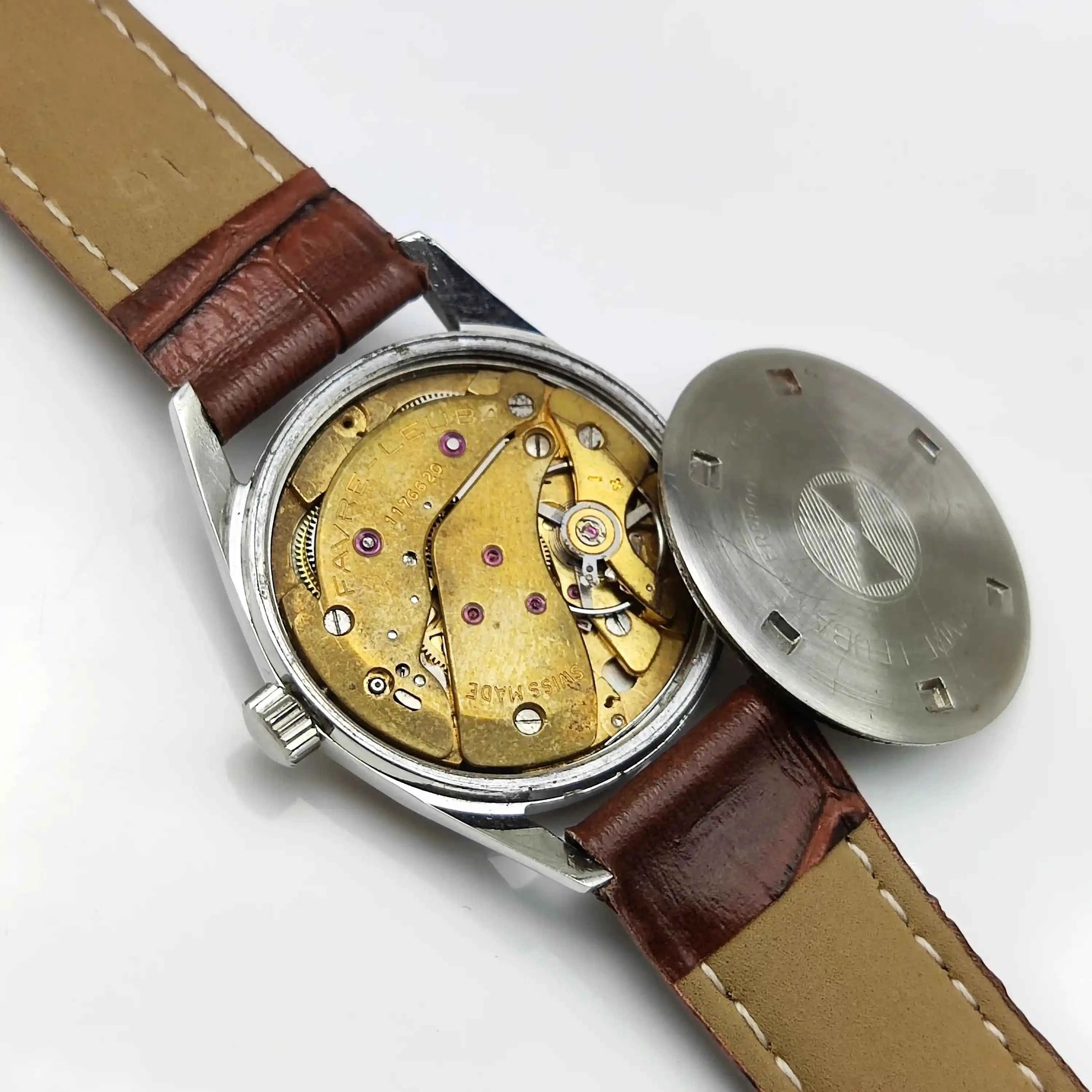 Favre Leuba Geneve Seaking 17 Jewels Red Dial with English Numerals Indices