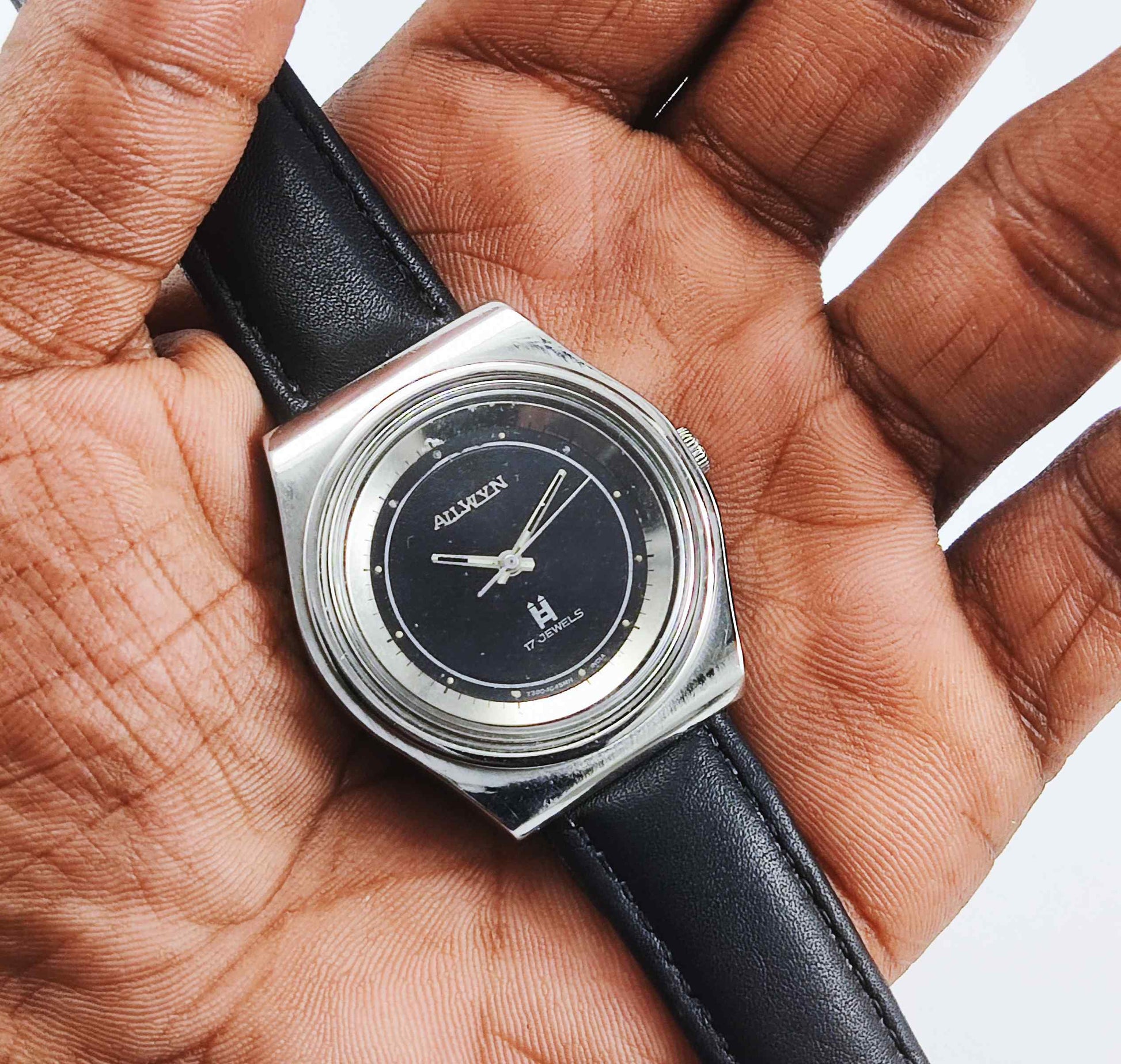Genuine Allwyn Black Dial 17 Jewels India Made Men's Watch - Discover-Diamonds
