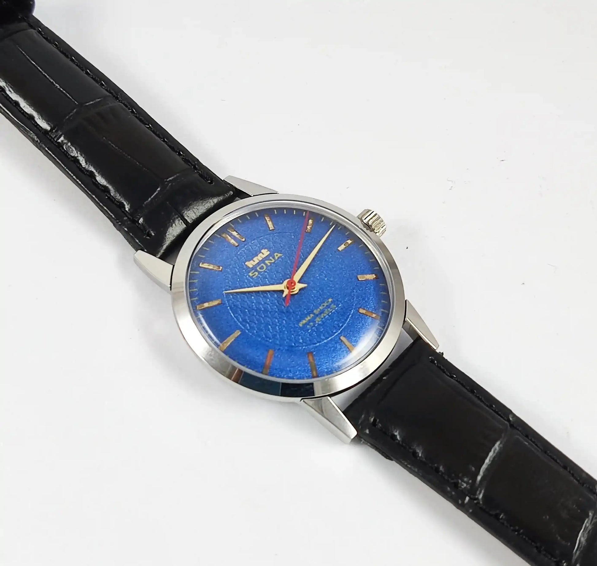 HMT Blue Sona Para Shock 17 Jewels Handwinding Watch Discover-Diamonds Physical