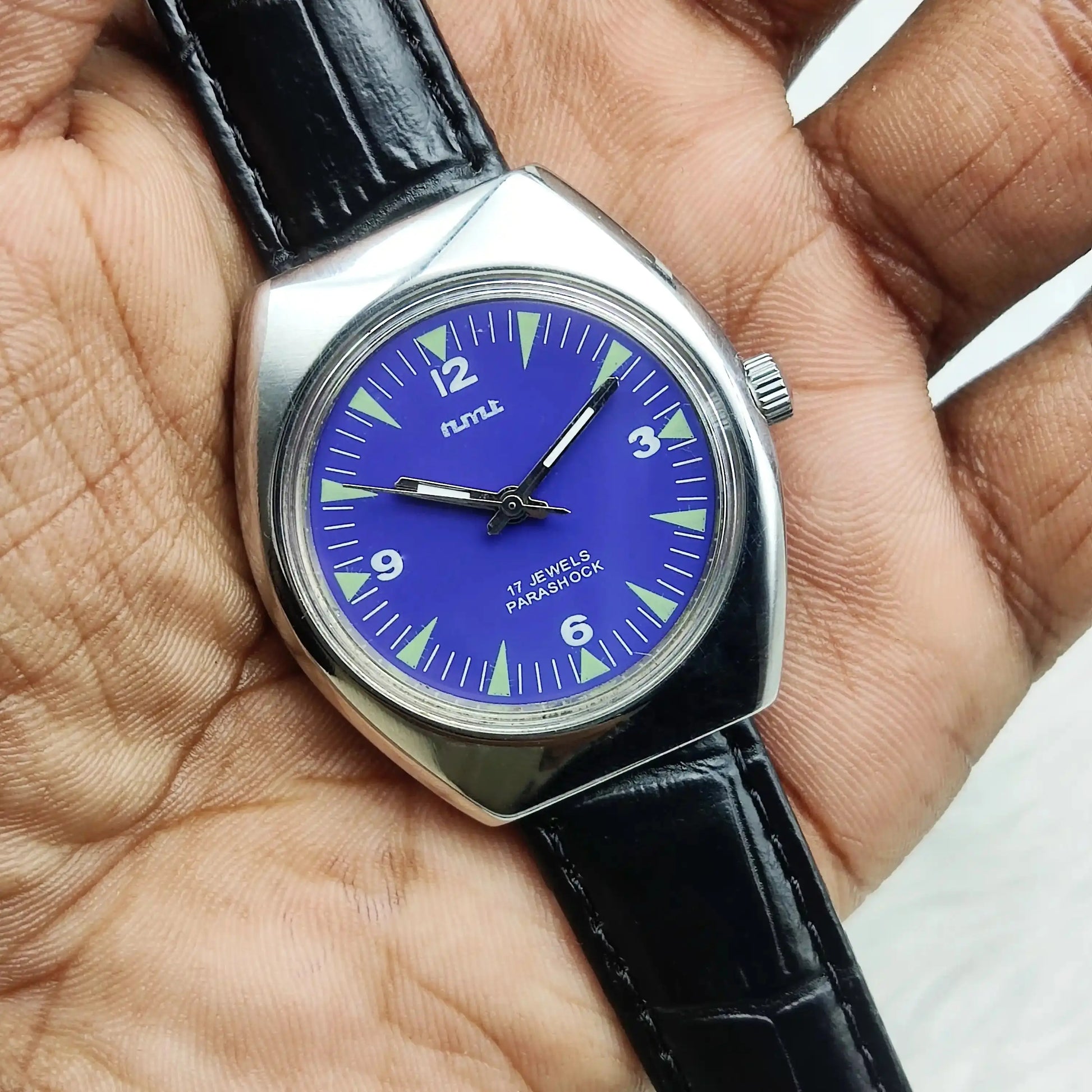HMT English Numerals-Stick Indices 17 Jewels Handwinding