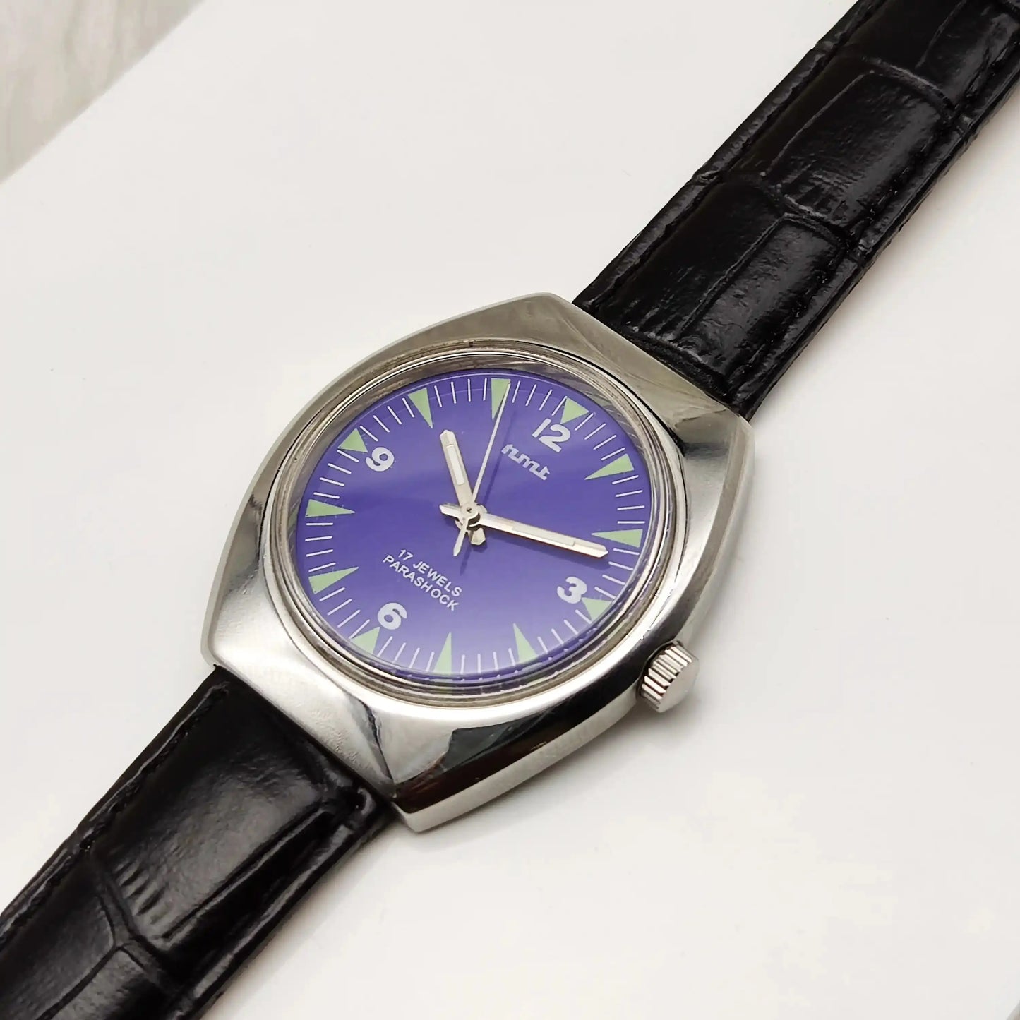 HMT English Numerals-Stick Indices 17 Jewels Handwinding