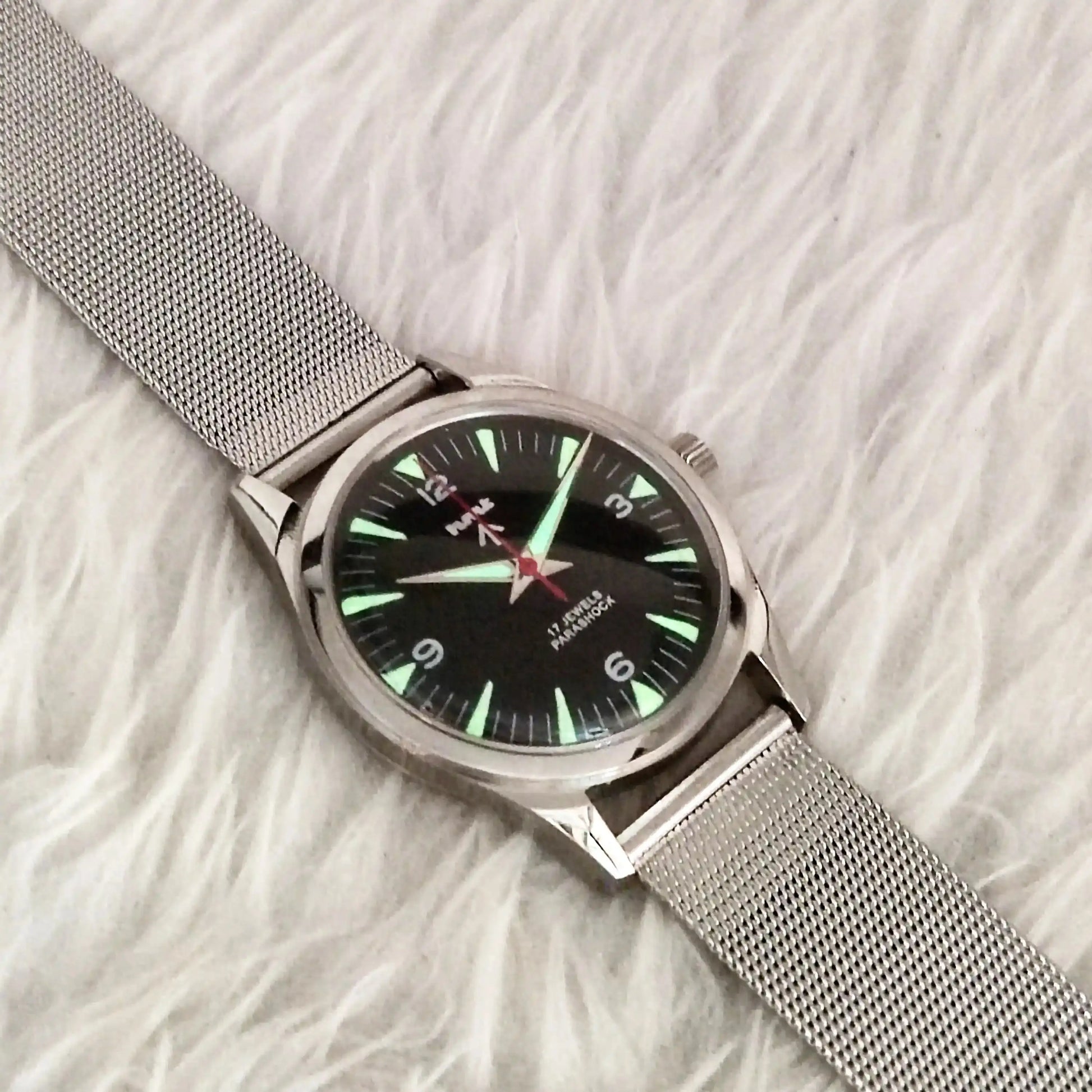 HMT Glow In The Dark 17 Jewels Black Dial Transparent Back Handwinding 0231