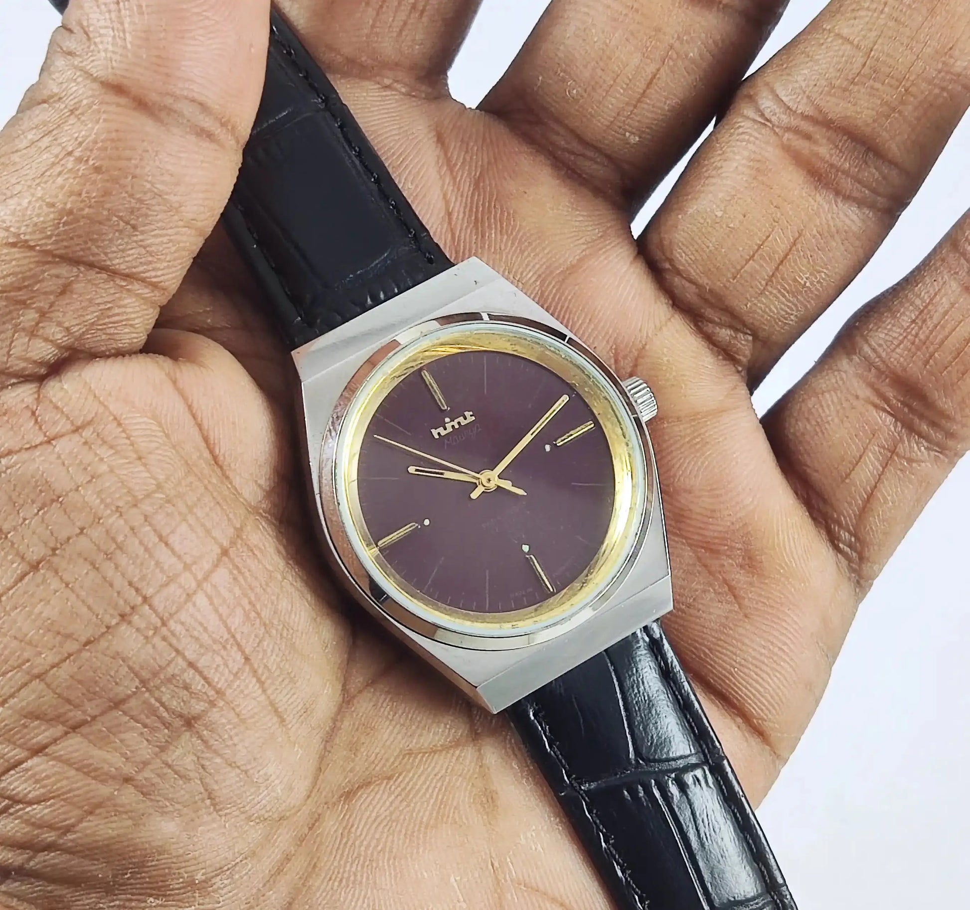 HMT Para Shock 17 Jewels Maroon Dial Handwinding Discover-Diamonds Physical