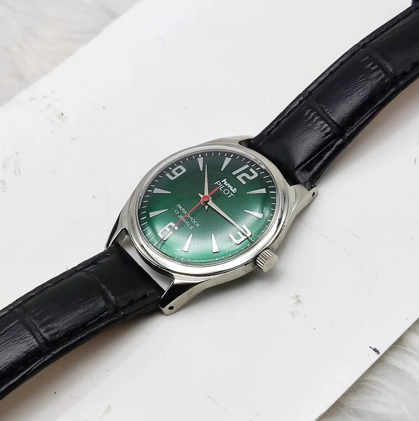 HMT Pilot Green 17 Jewels Para Shock Mechanical Handwinding Discover-Diamonds Physical
