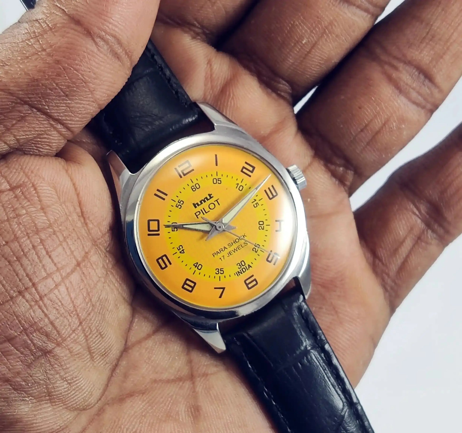 HMT Pilot Para Shock 17 Jewels Sun Yellow Dial Handwinding Discover-Diamonds Physical