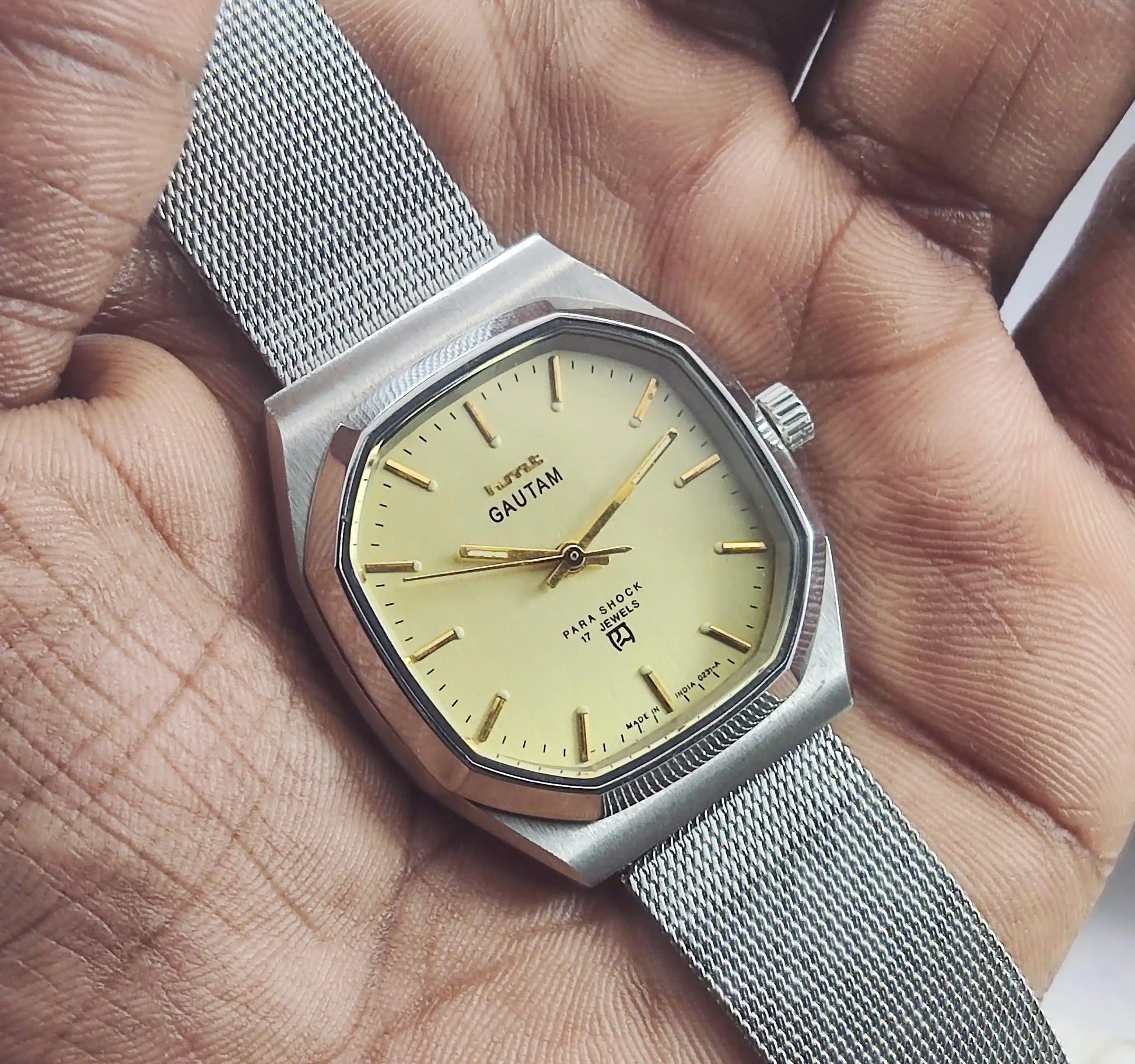 HMT Gautam Para Shock 17 Jewels Golden Dial Handwinding Discover-Diamonds