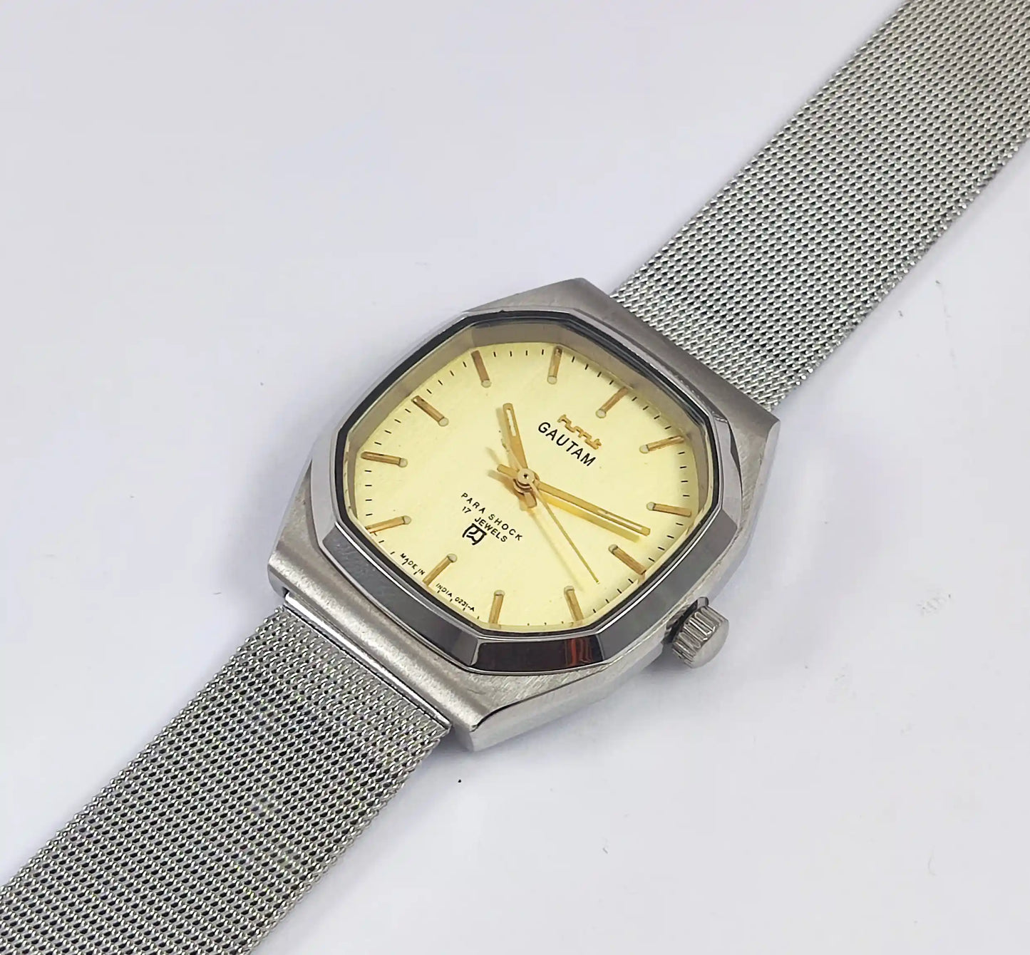 HMT Gautam Para Shock 17 Jewels Golden Dial Handwinding Discover-Diamonds