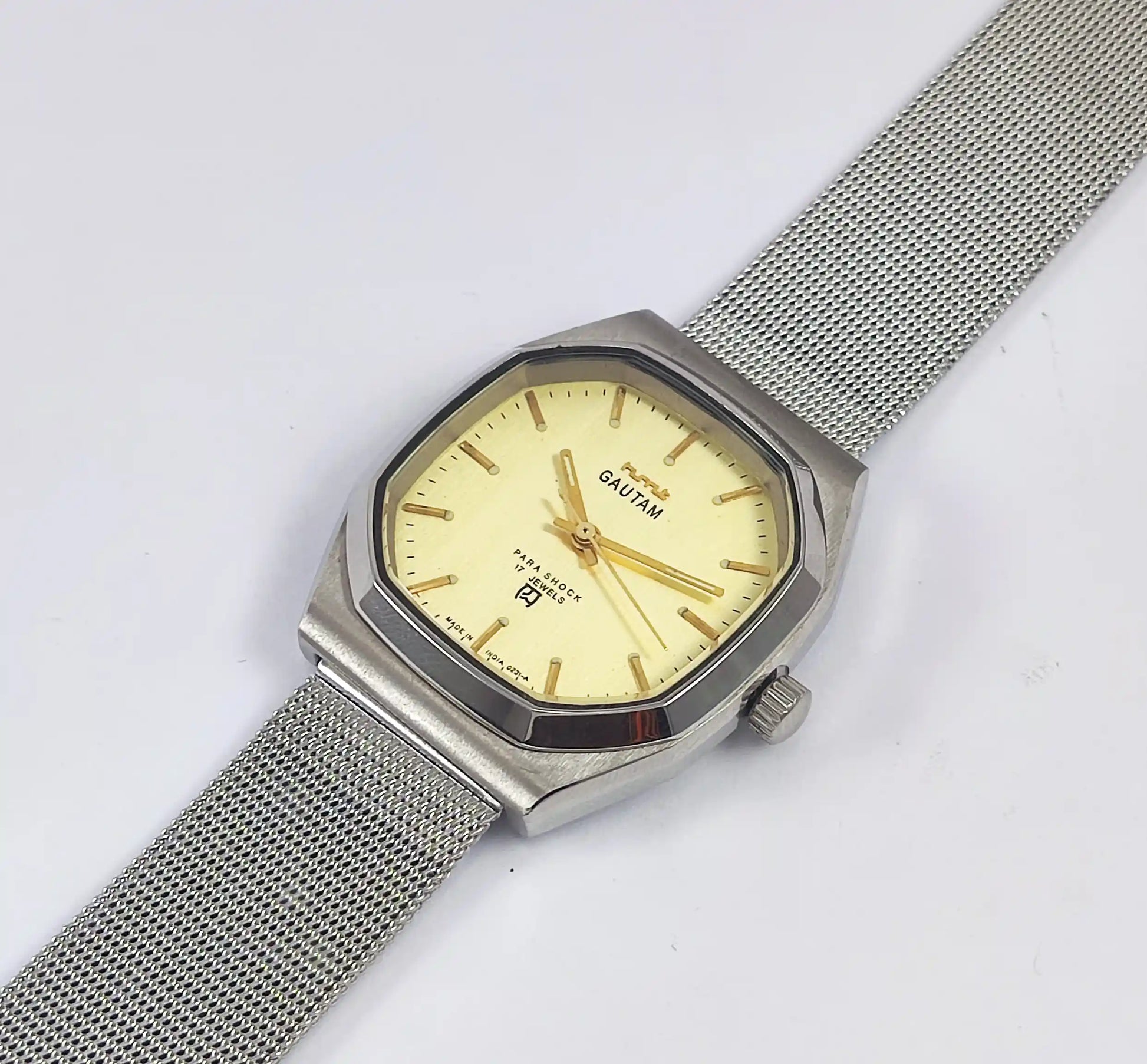 HMT Gautam Para Shock 17 Jewels Golden Dial Handwinding Discover-Diamonds