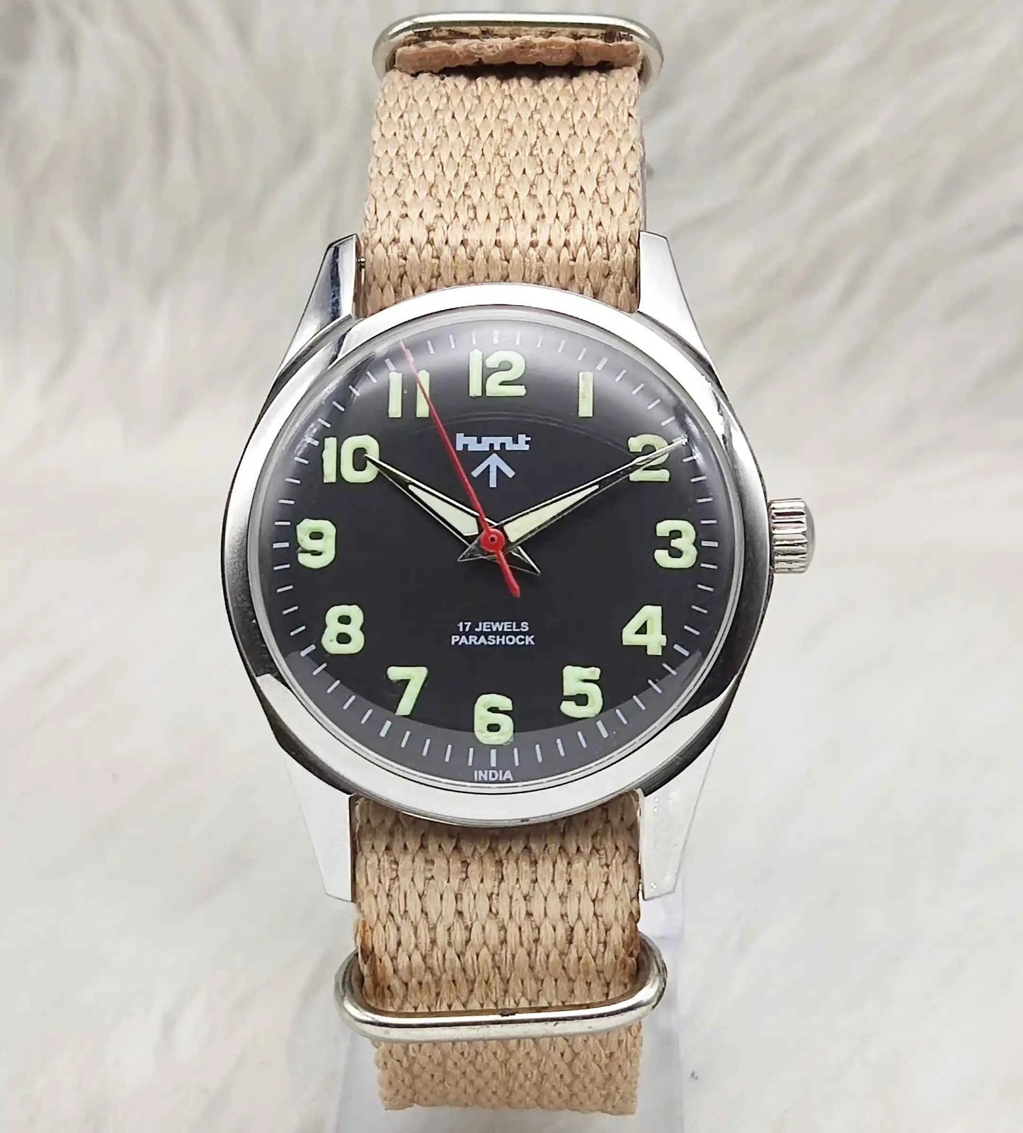HMT Handwinding Glow In The Dark Black Dial English Numerals Men's Watch