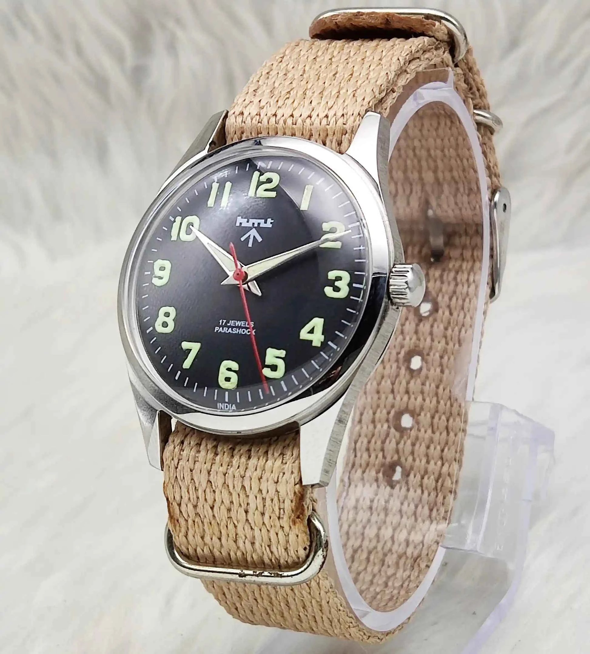 HMT Handwinding Glow In The Dark Black Dial English Numerals Men's Watch