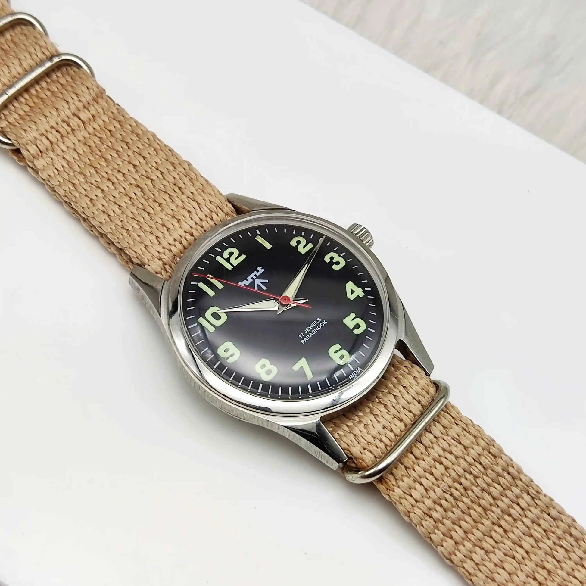 HMT Handwinding Glow In The Dark Black Dial English Numerals Men's Watch