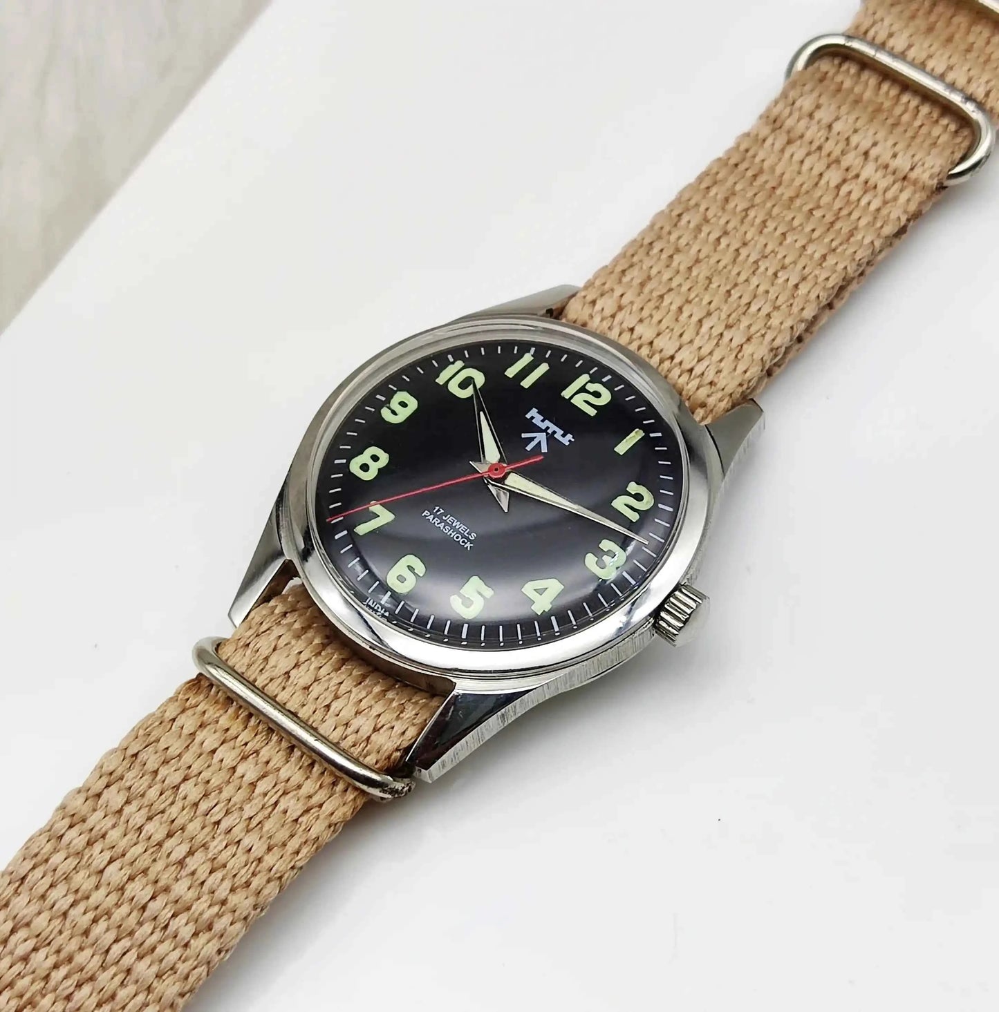 HMT Handwinding Glow In The Dark Black Dial English Numerals Men's Watch