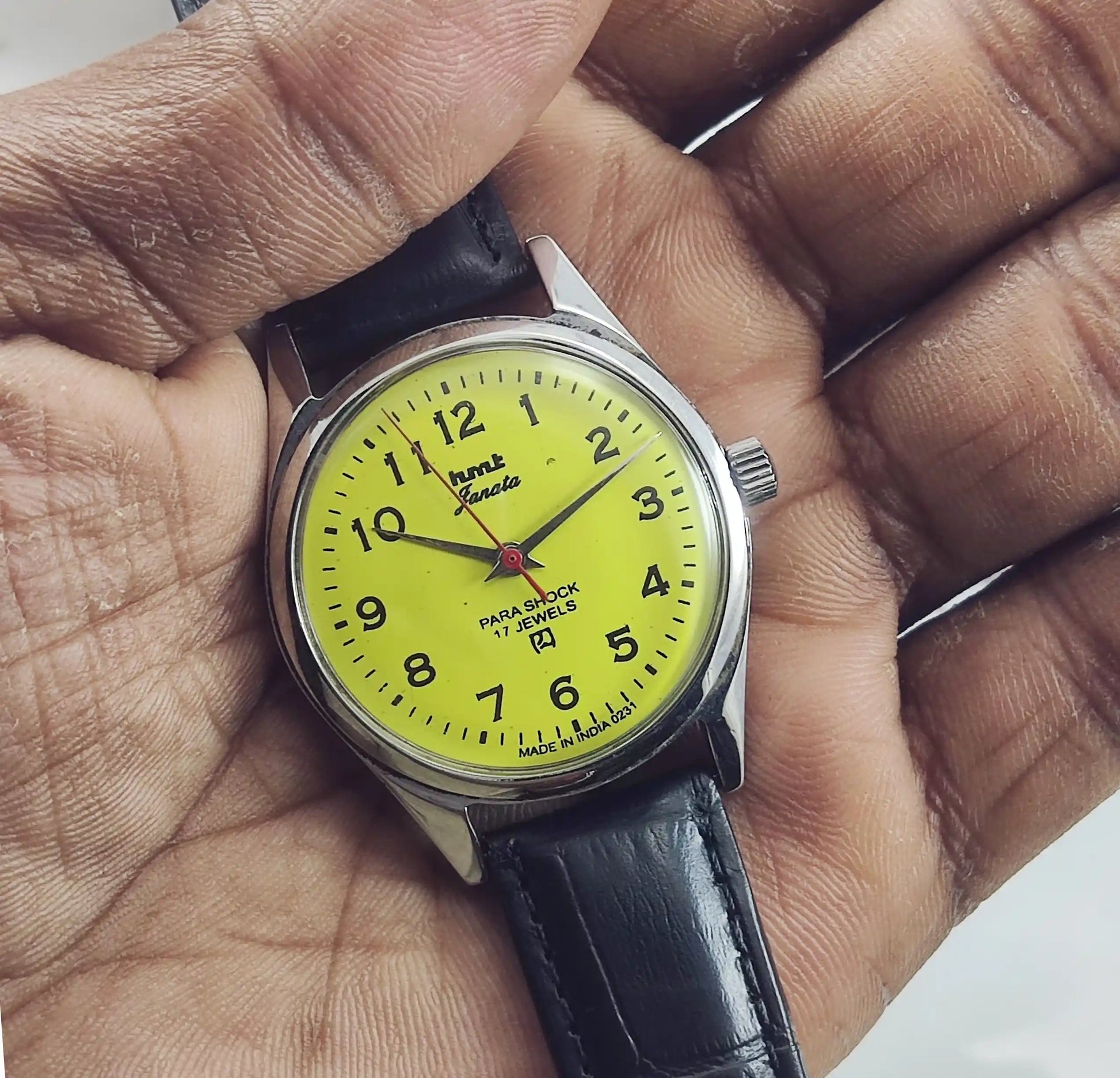 HMT Janata English Numerals Peacock Yellow Dial Para Shock 17 Jewels - Discover-Diamonds