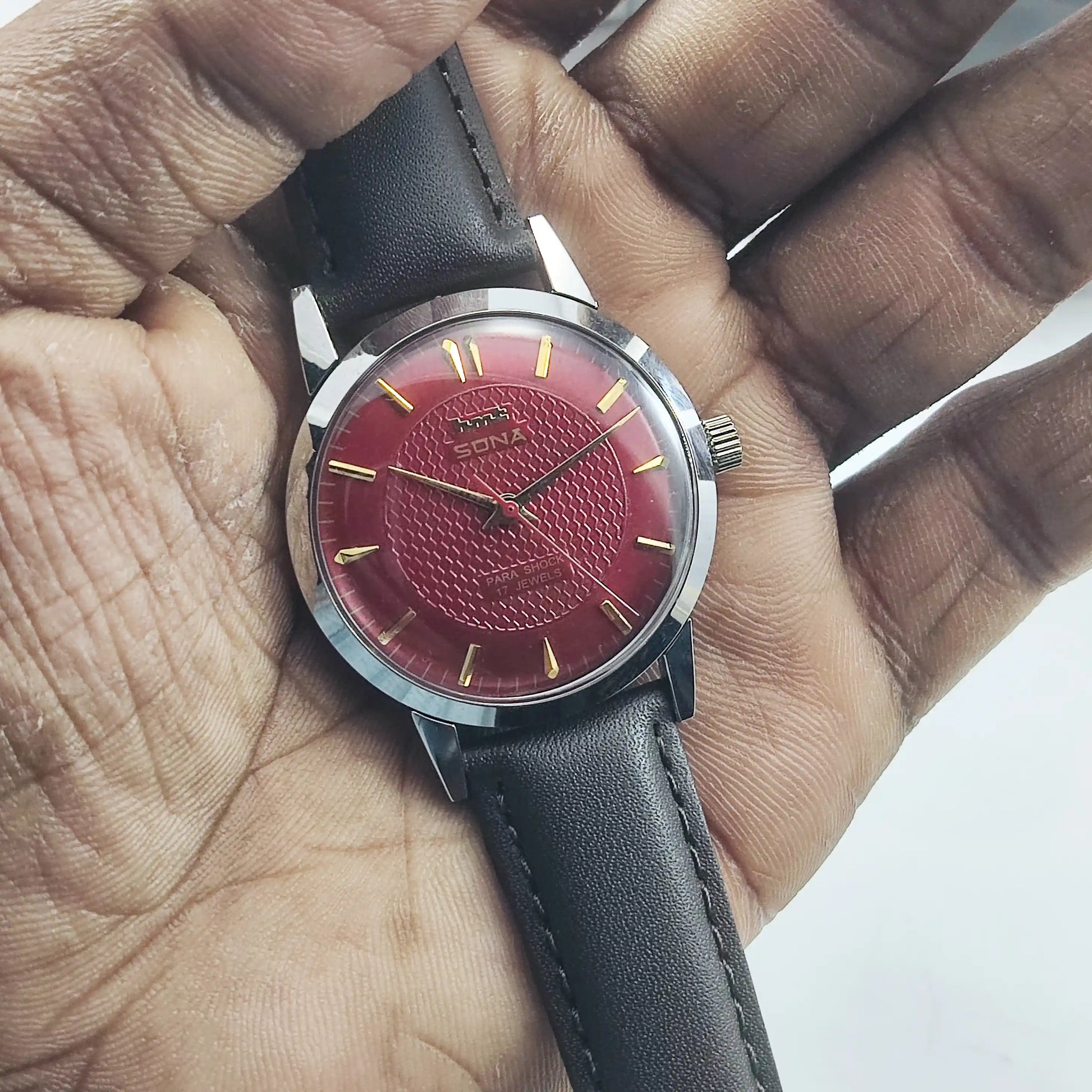 HMT Sona Para Shock 17 Jewels Maroon Dial Handwinding 0231 - Discover-Diamonds