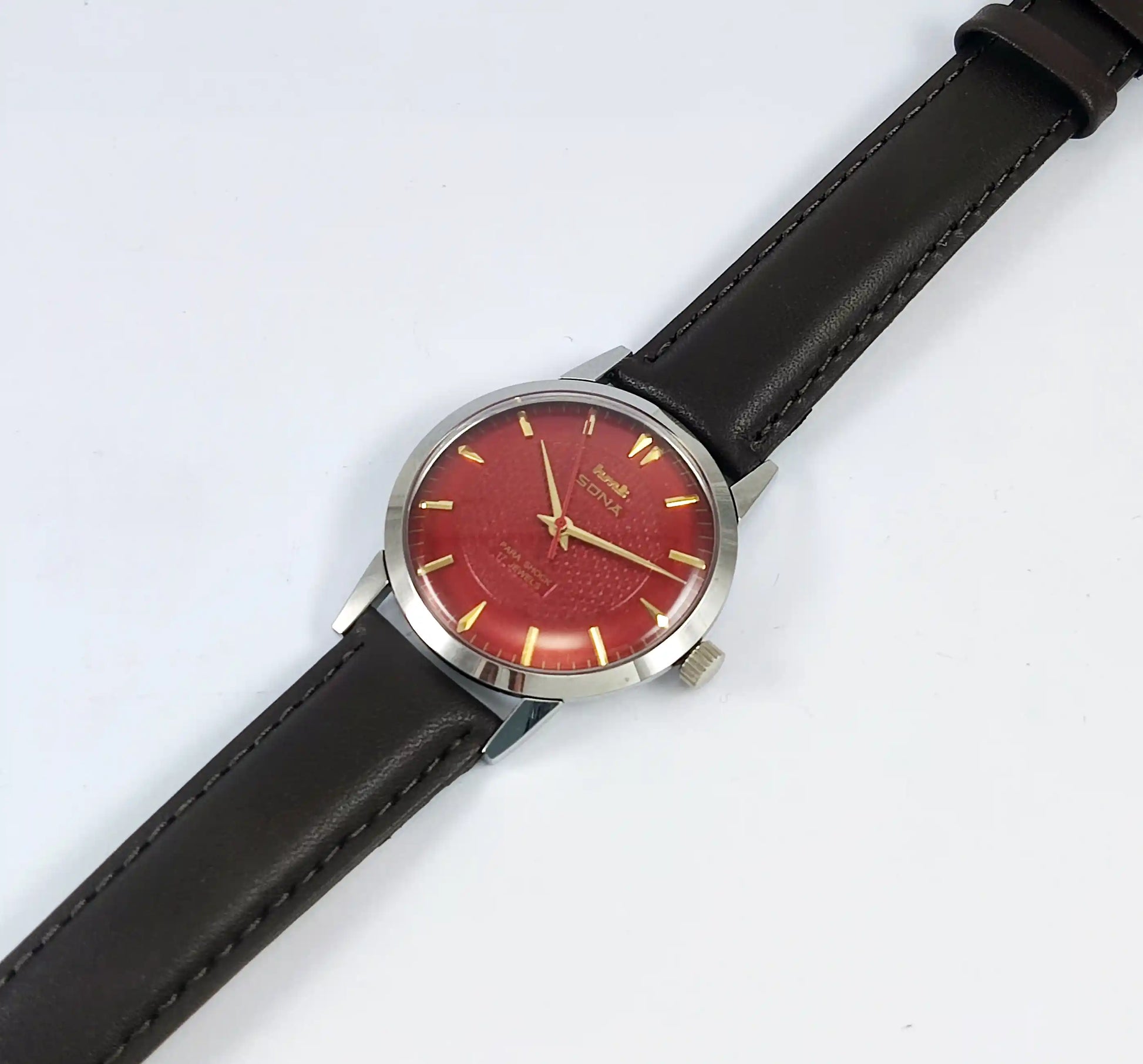 HMT Sona Para Shock 17 Jewels Maroon Dial Handwinding 0231 - Discover-Diamonds