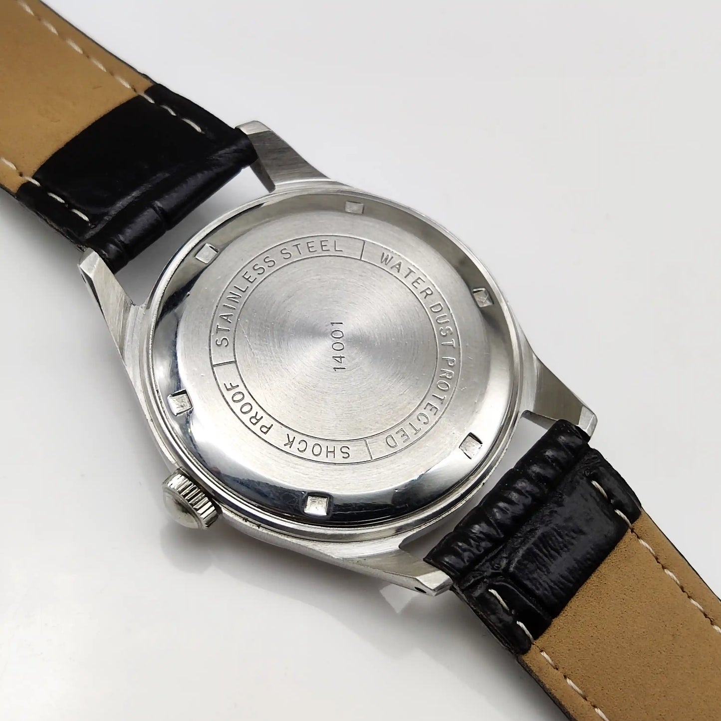 HMT Tamil Numerals Men's Watch with 17 Jewels and Red Dial - Handwinding Design