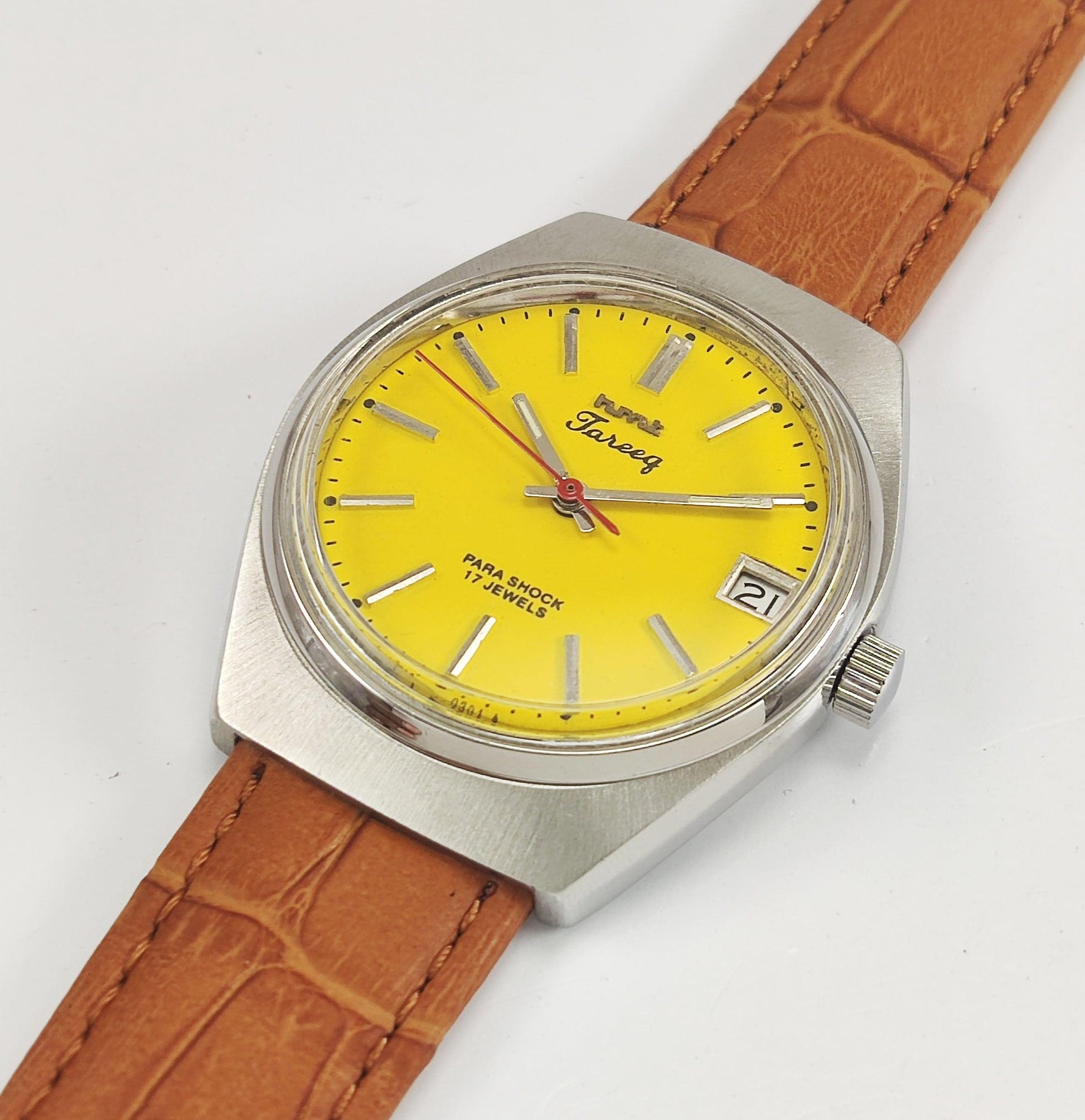 HMT Tareeq Para Shock 17 Jewels Yellow Dial Date Function Mechanical Hand winding Men's Wrist Watch - Discover-Diamonds