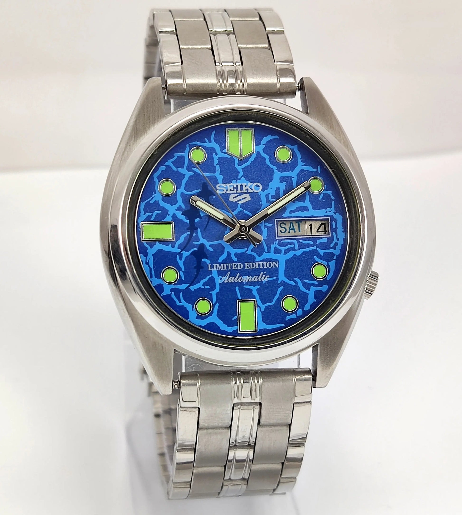 Seiko 5 Blue Color Dial 17 Jewels Mechanical Automatic Movement Day-Date Function Japan Made Men's Wrist watch 7009A Discover-Diamonds