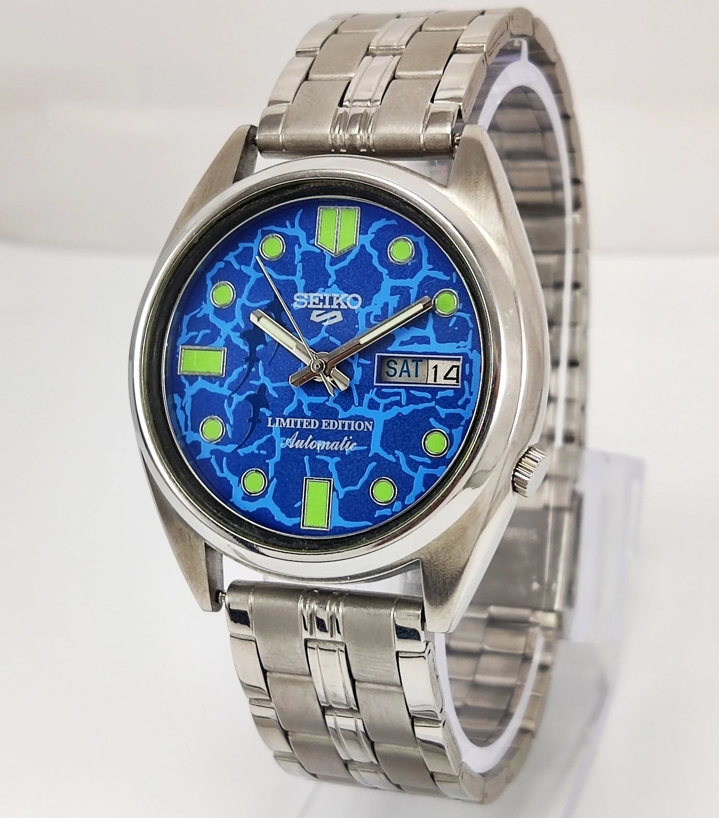 Seiko 5 Blue Color Dial 17 Jewels Mechanical Automatic Movement Day-Date Function Japan Made Men's Wrist watch 7009A Discover-Diamonds