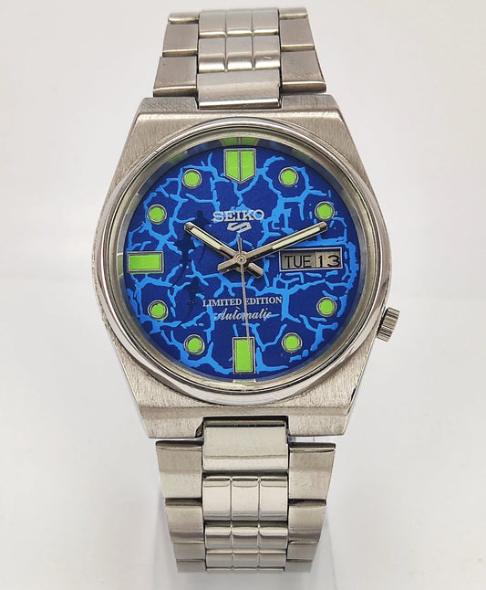 Seiko 5 Automatic Blue Color Dial 17 Jewels Japan Made Day-Date Functions Men's Wrist Watch 7009A Discover-Diamonds