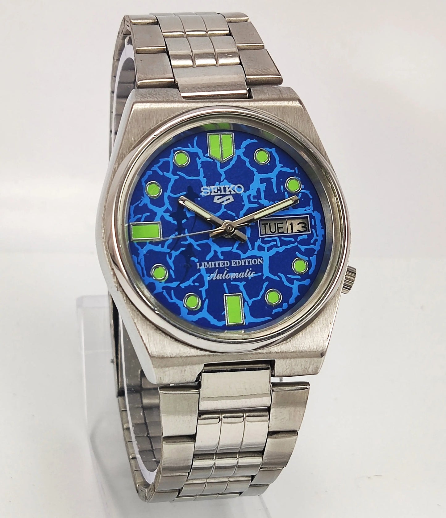 Seiko 5 Automatic Blue Color Dial 17 Jewels Japan Made Day-Date Functions Men's Wrist Watch 7009A Discover-Diamonds