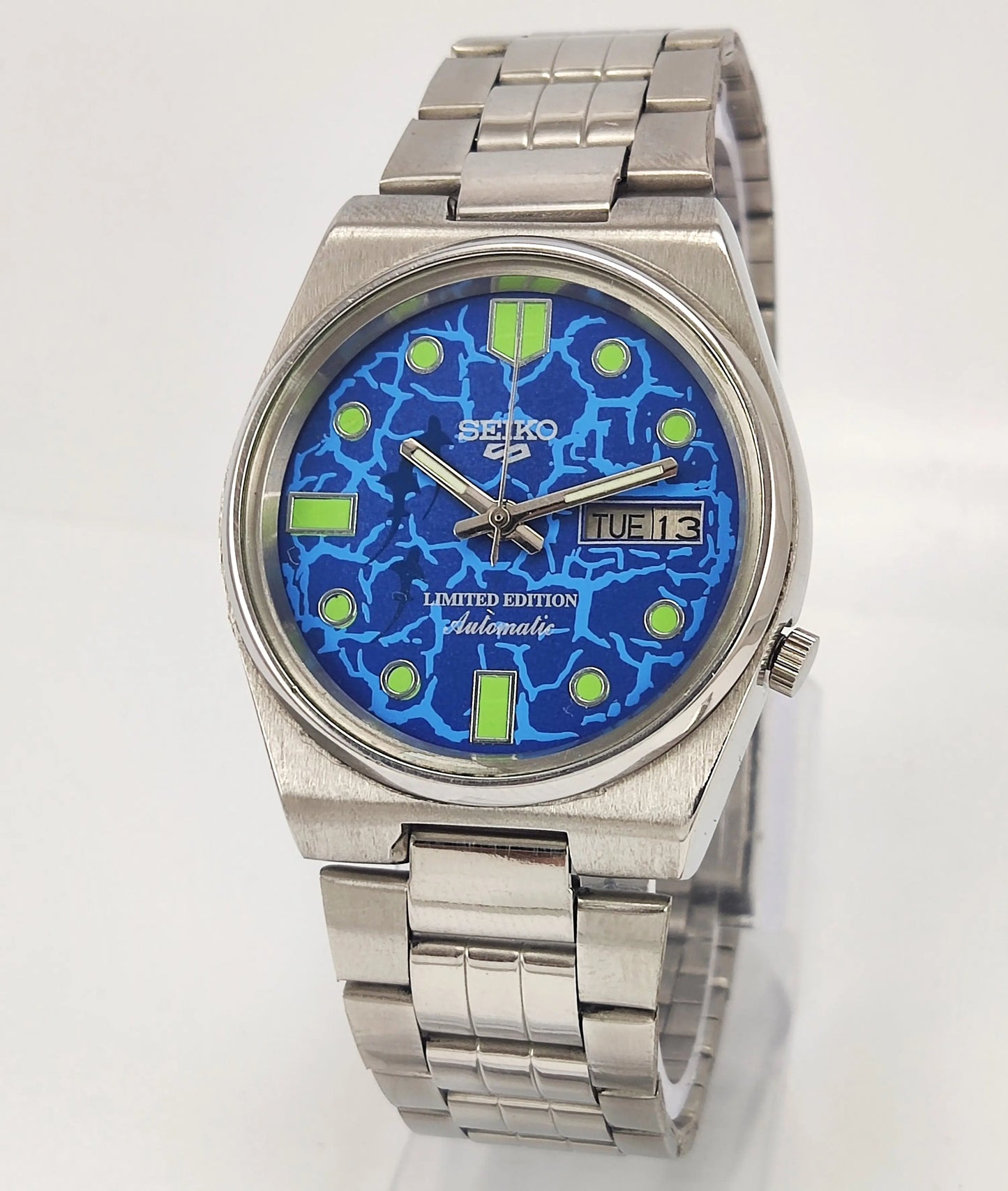 Seiko 5 Automatic Blue Color Dial 17 Jewels Japan Made Day-Date Functions Men's Wrist Watch 7009A Discover-Diamonds