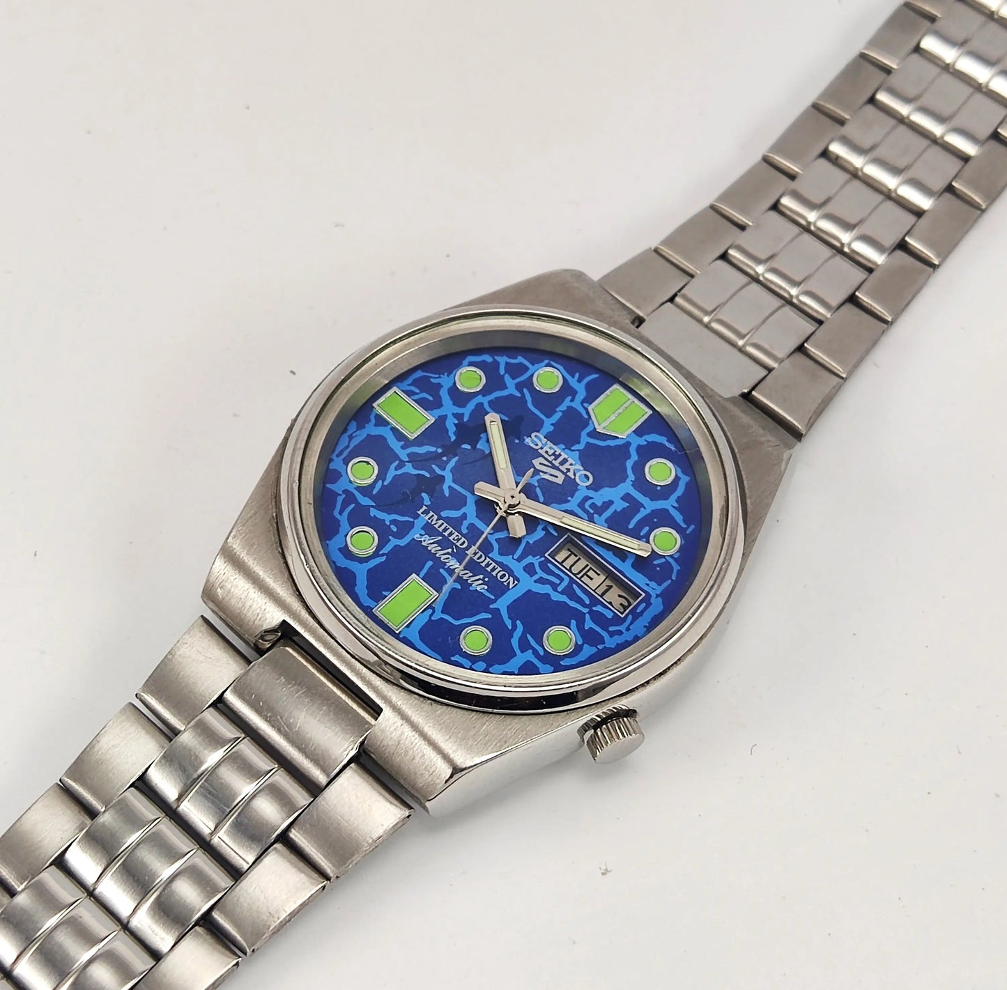 Seiko 5 Automatic Blue Color Dial 17 Jewels Japan Made Day-Date Functions Men's Wrist Watch 7009A Discover-Diamonds