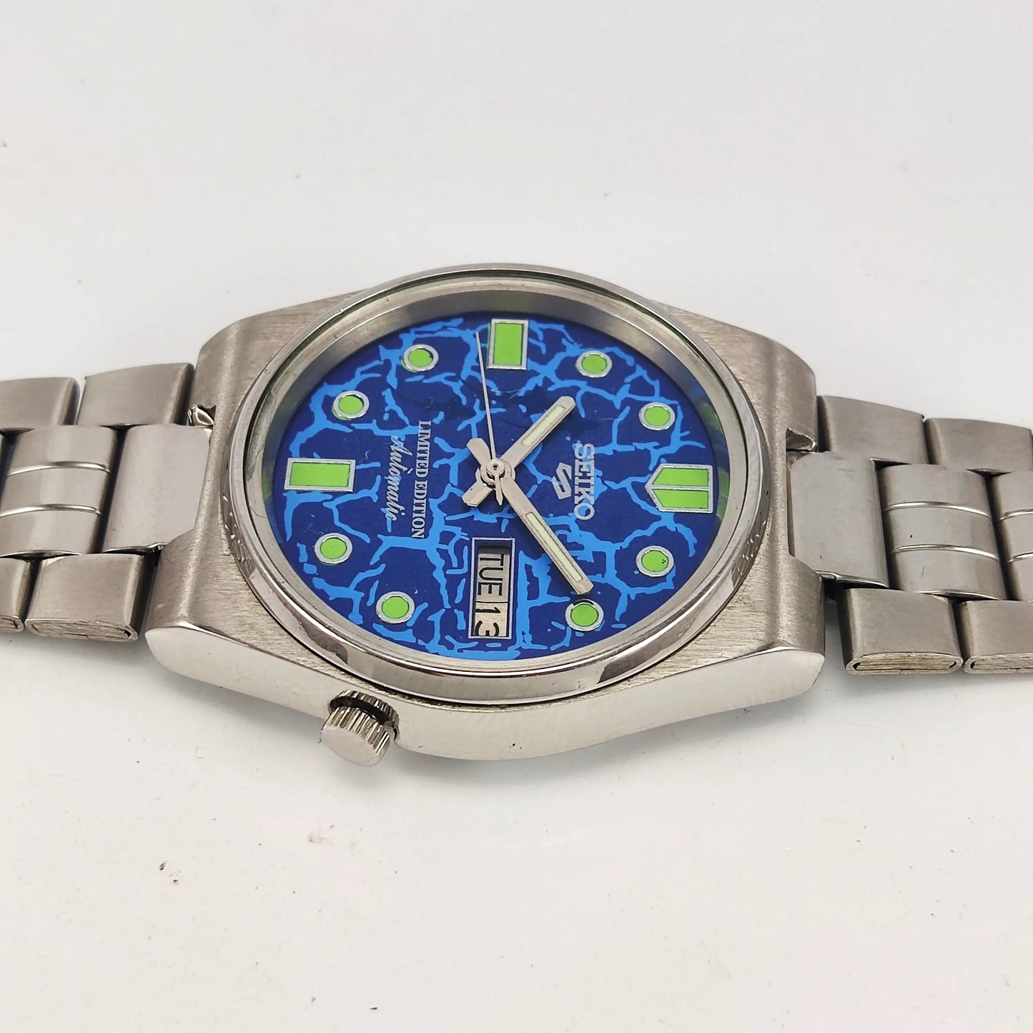 Seiko 5 Automatic Blue Color Dial 17 Jewels Japan Made Day-Date Functions Men's Wrist Watch 7009A Discover-Diamonds