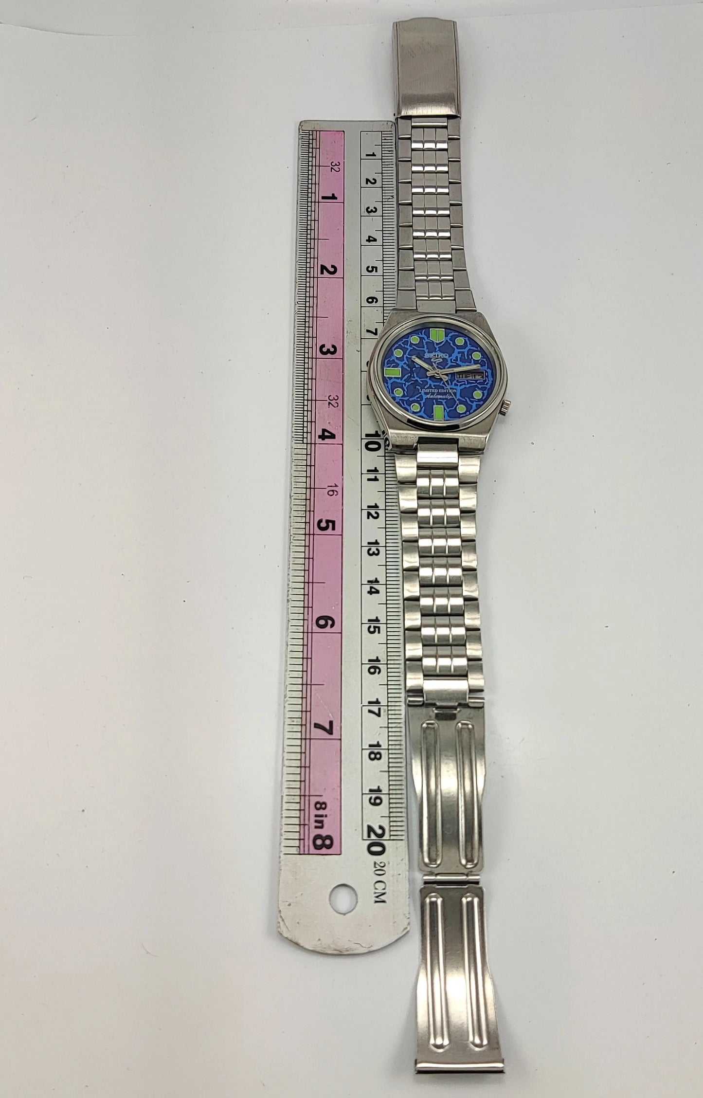 Seiko 5 Automatic Blue Color Dial 17 Jewels Japan Made Day-Date Functions Men's Wrist Watch 7009A Discover-Diamonds