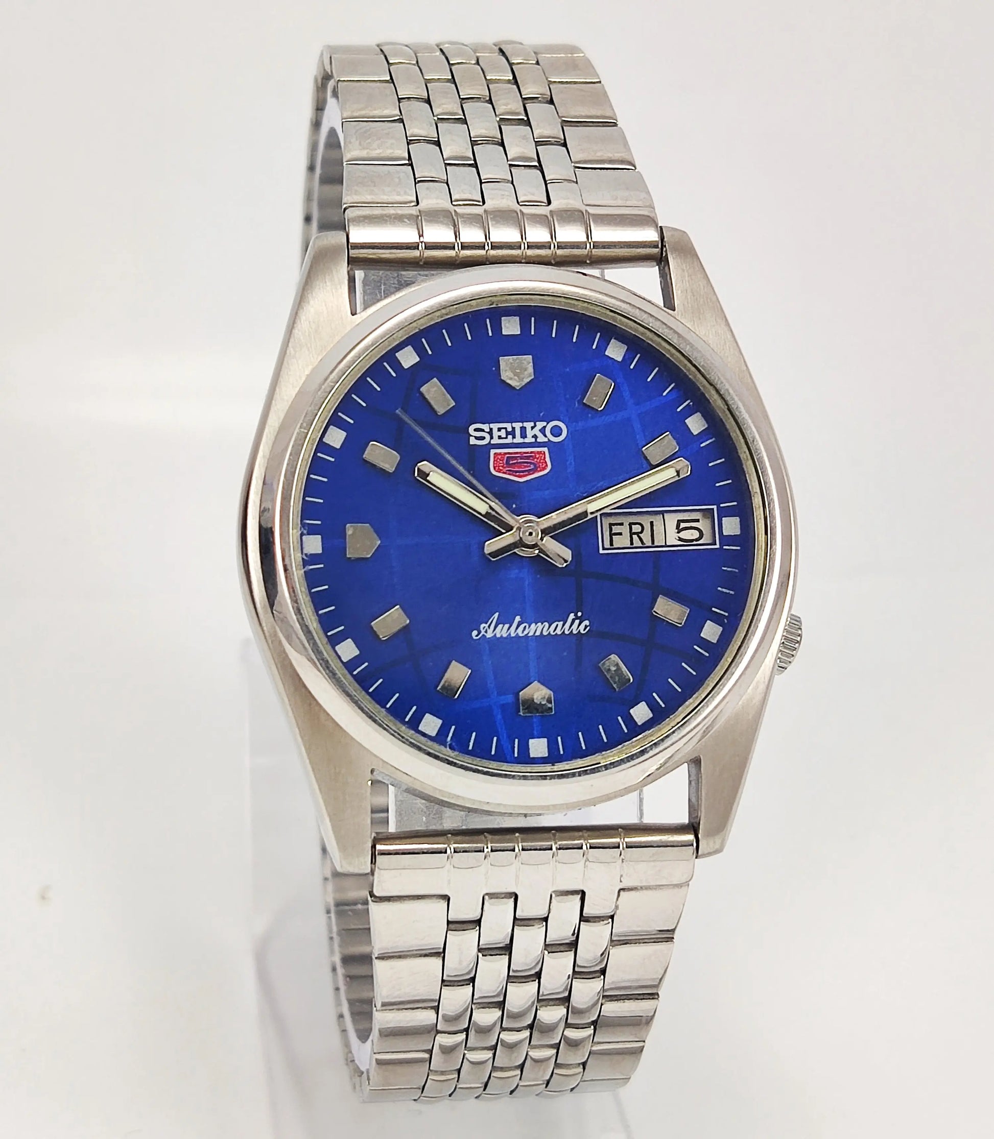 Seiko 5 Sky Blue Color Dial 17 Jewels Mechanical Automatic Movement Day-Date Function Japan Made Men's Wrist Watch 7009A Discover-Diamonds