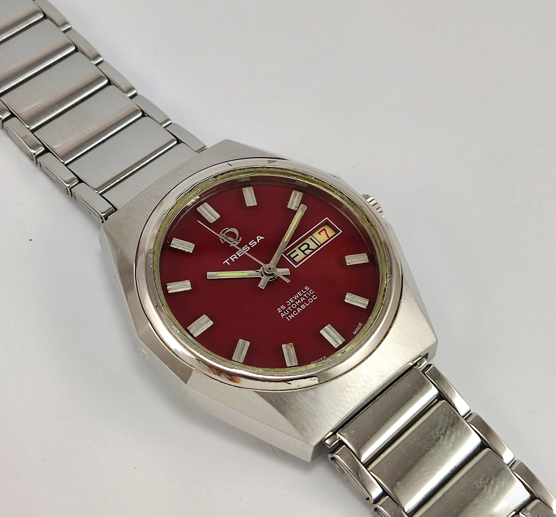 Tressa Maroon Color Dial Day-Date Automatic-2066 Swiss Made Men's Automatic Wrist Watch Discover-Diamonds