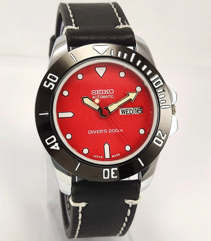 Seiko Automatic-A6319 Red Dial 21 Jewels Day Date Functions Japan Made Men's Mechanical watchWrist Watch Discover-Diamonds