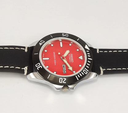 Seiko Automatic-A6319 Red Dial 21 Jewels Day Date Functions Japan Made Men's Mechanical watchWrist Watch Discover-Diamonds